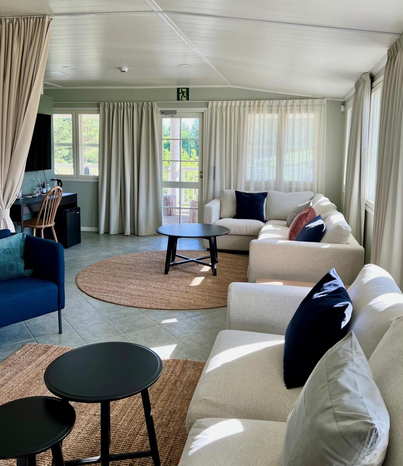 Deluxe Double or Twin Room photo 3