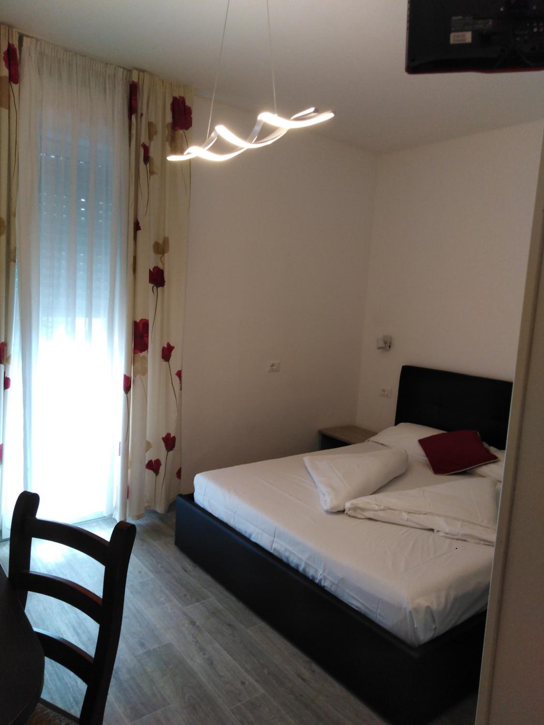 Economy Double Room photo 3