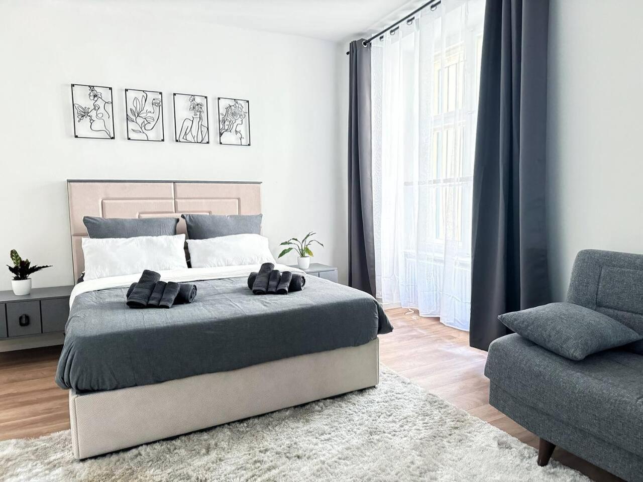 Apartment photo 1