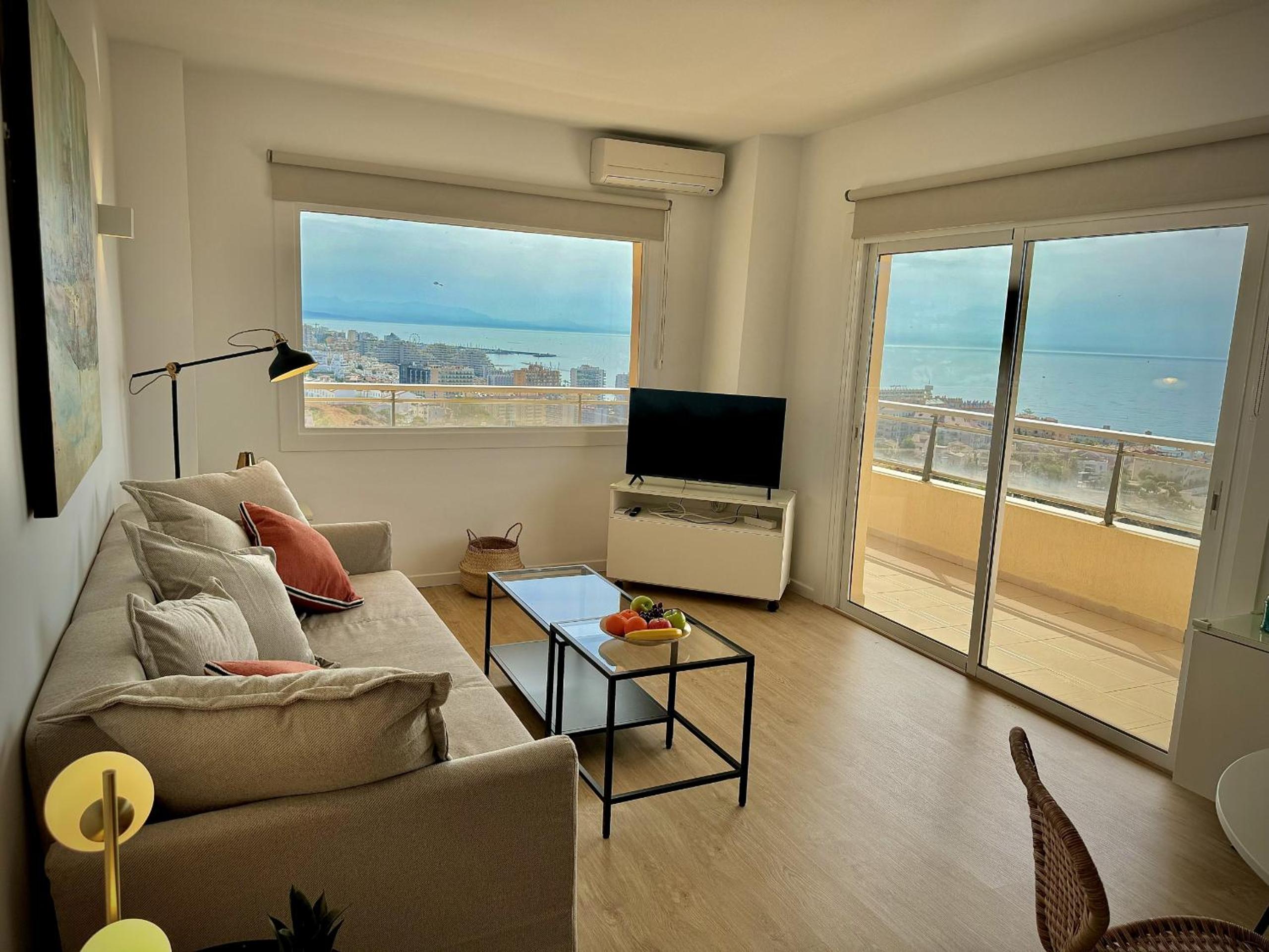 Apartamento de una habitación con balcón y vista al mar