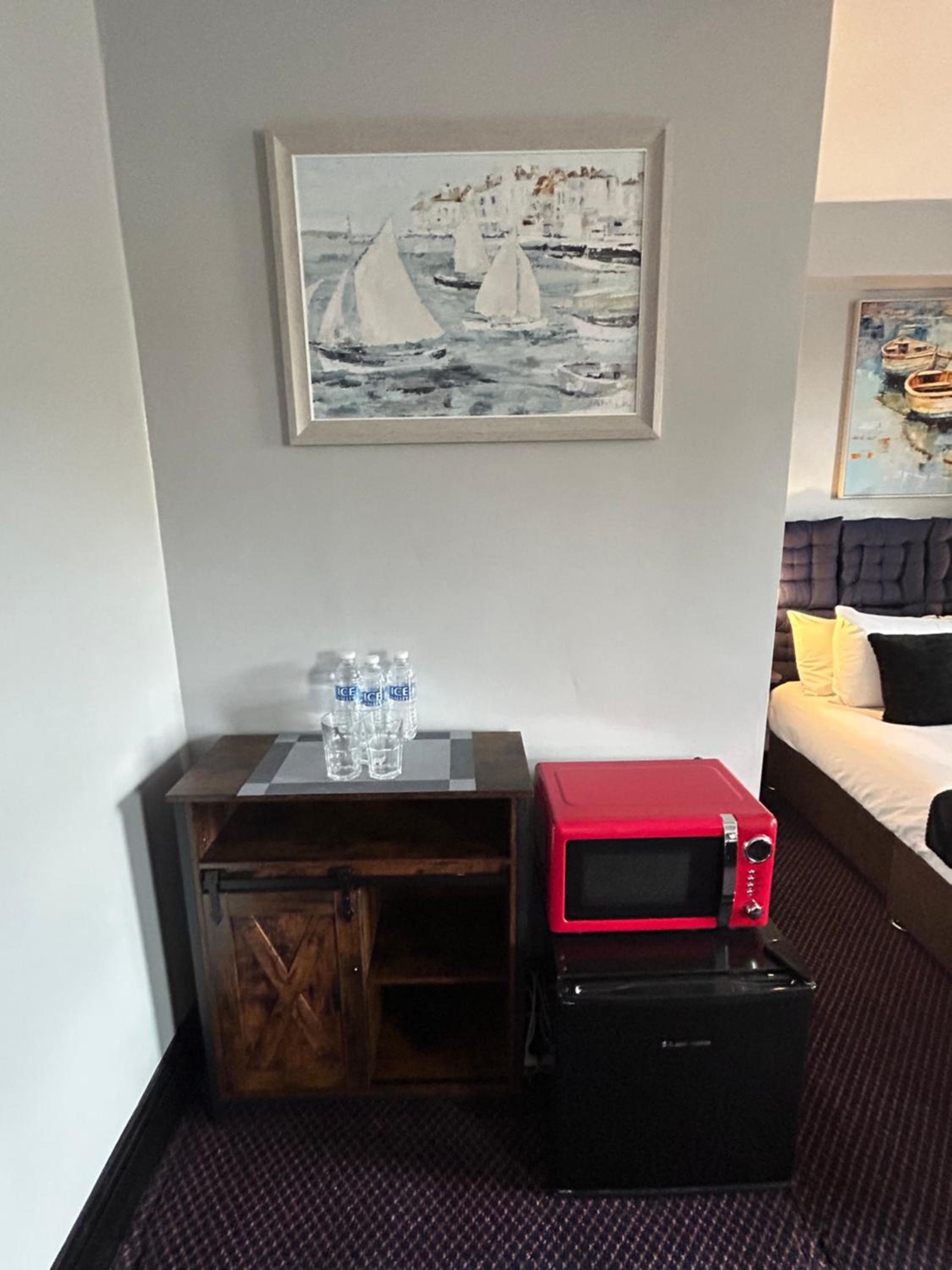 Deluxe Family Room photo 3