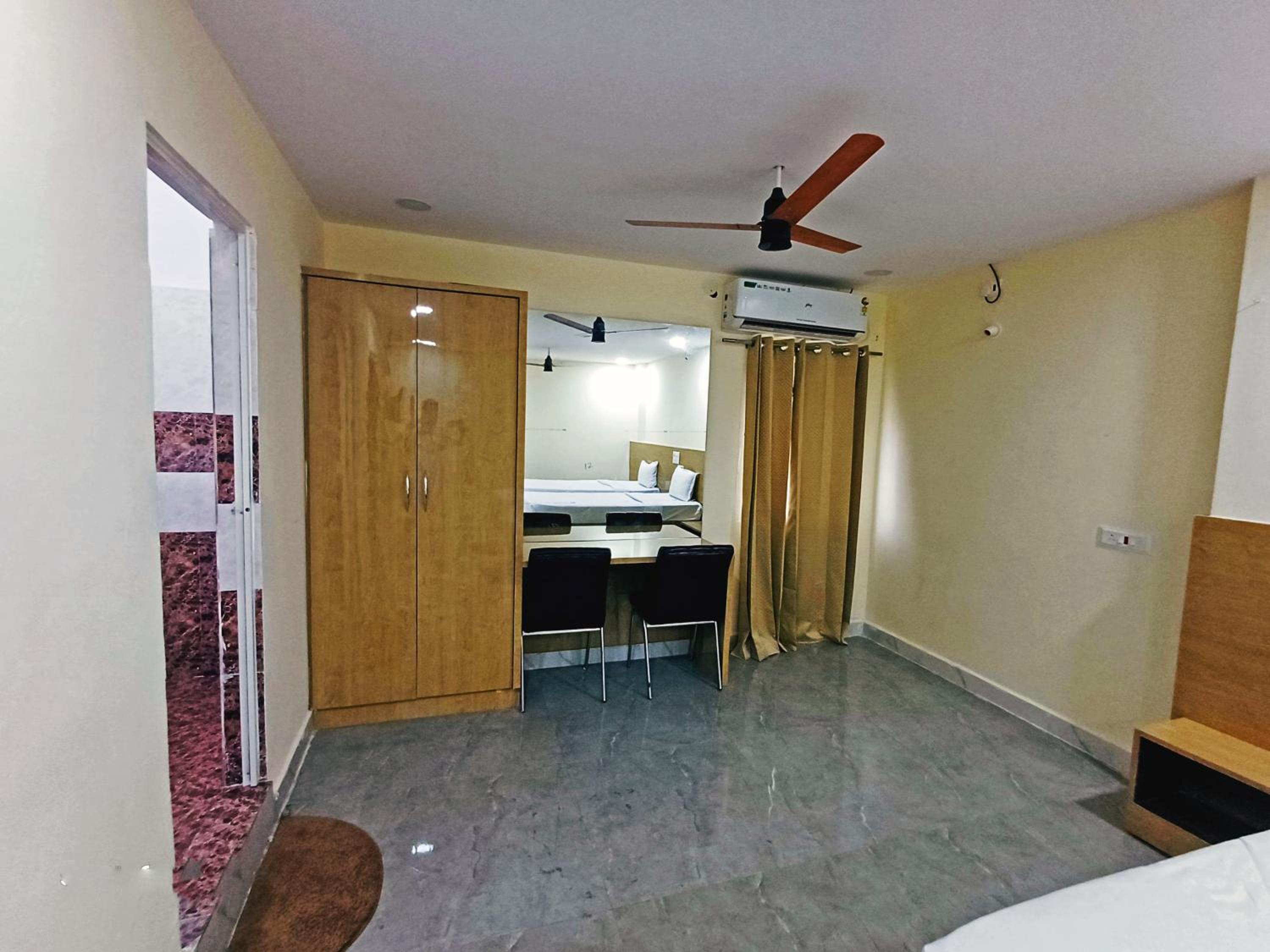 Deluxe Double Room - Photo 33