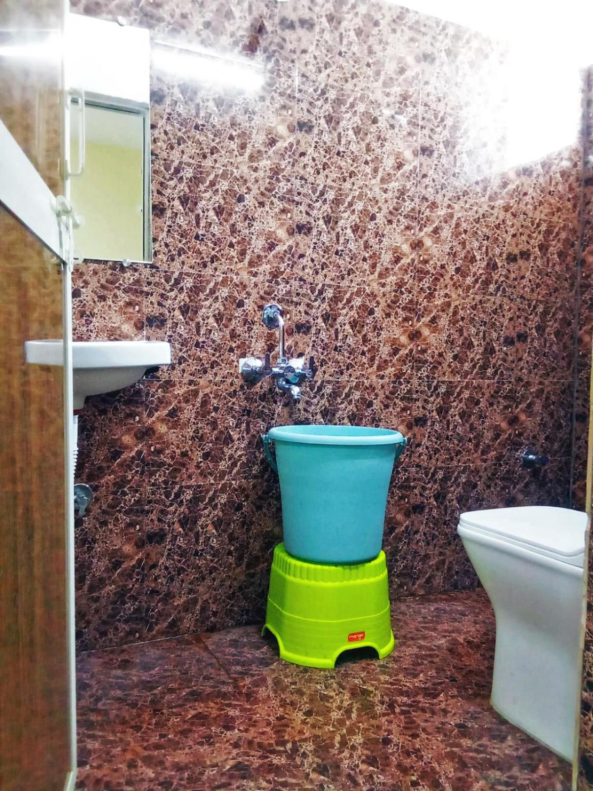 Standard Double Room with Fan - Photo 16