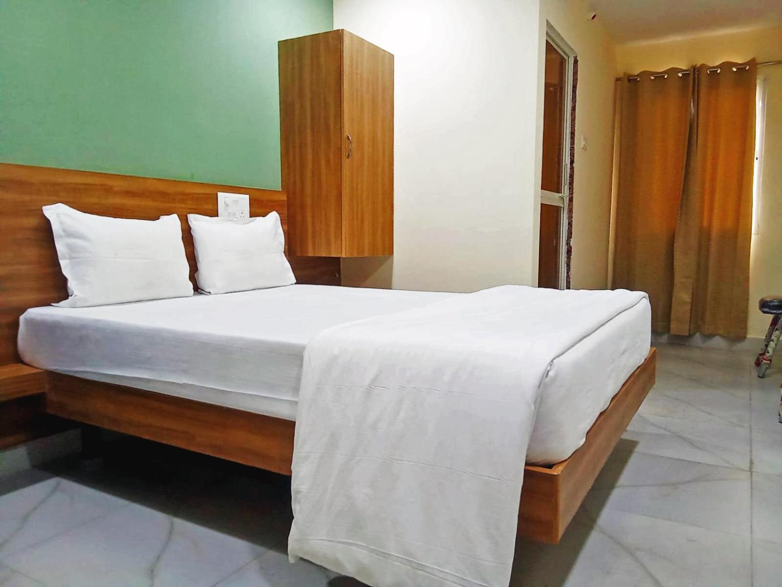 Deluxe Double Room - Photo 31