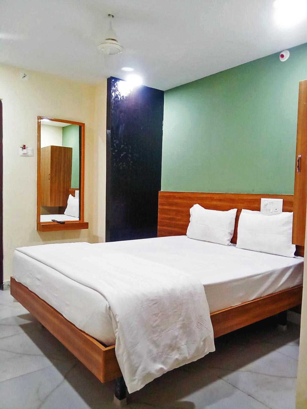 Deluxe Double Room - Photo 30
