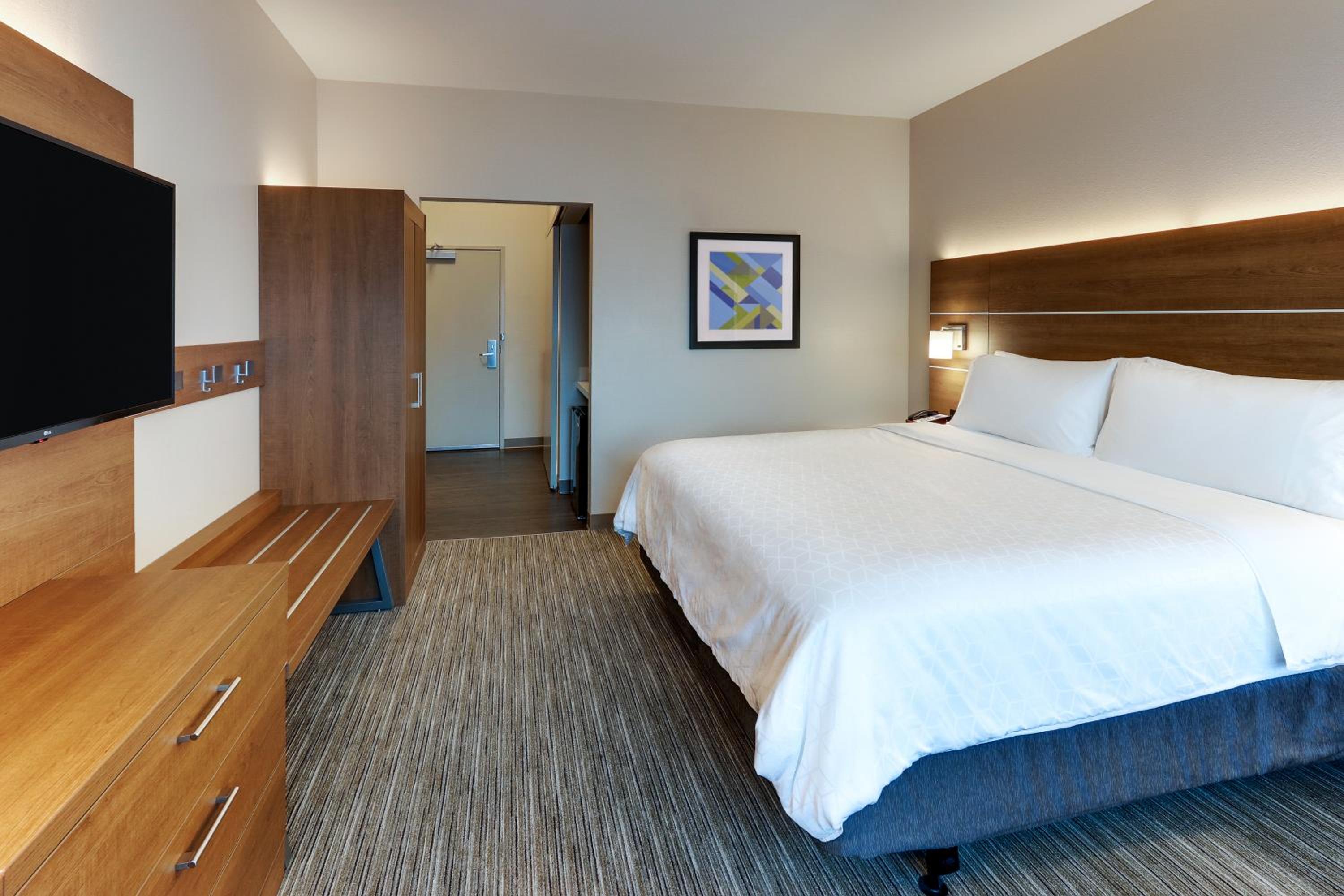 Standard King Room - Photo 4