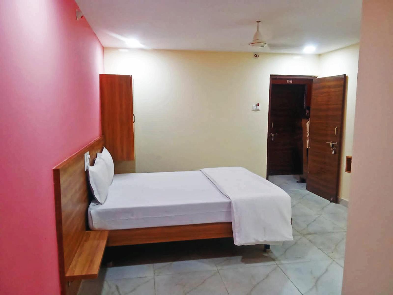 Deluxe Double Room - Photo 28