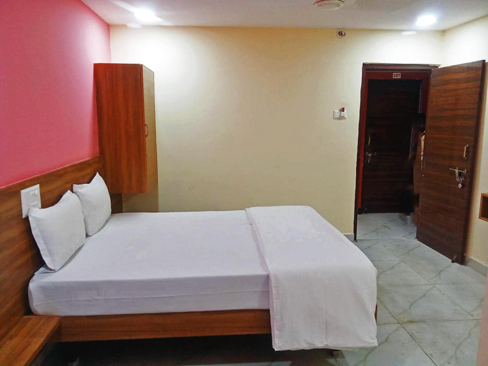 Standard Double Room with Fan - Photo 14