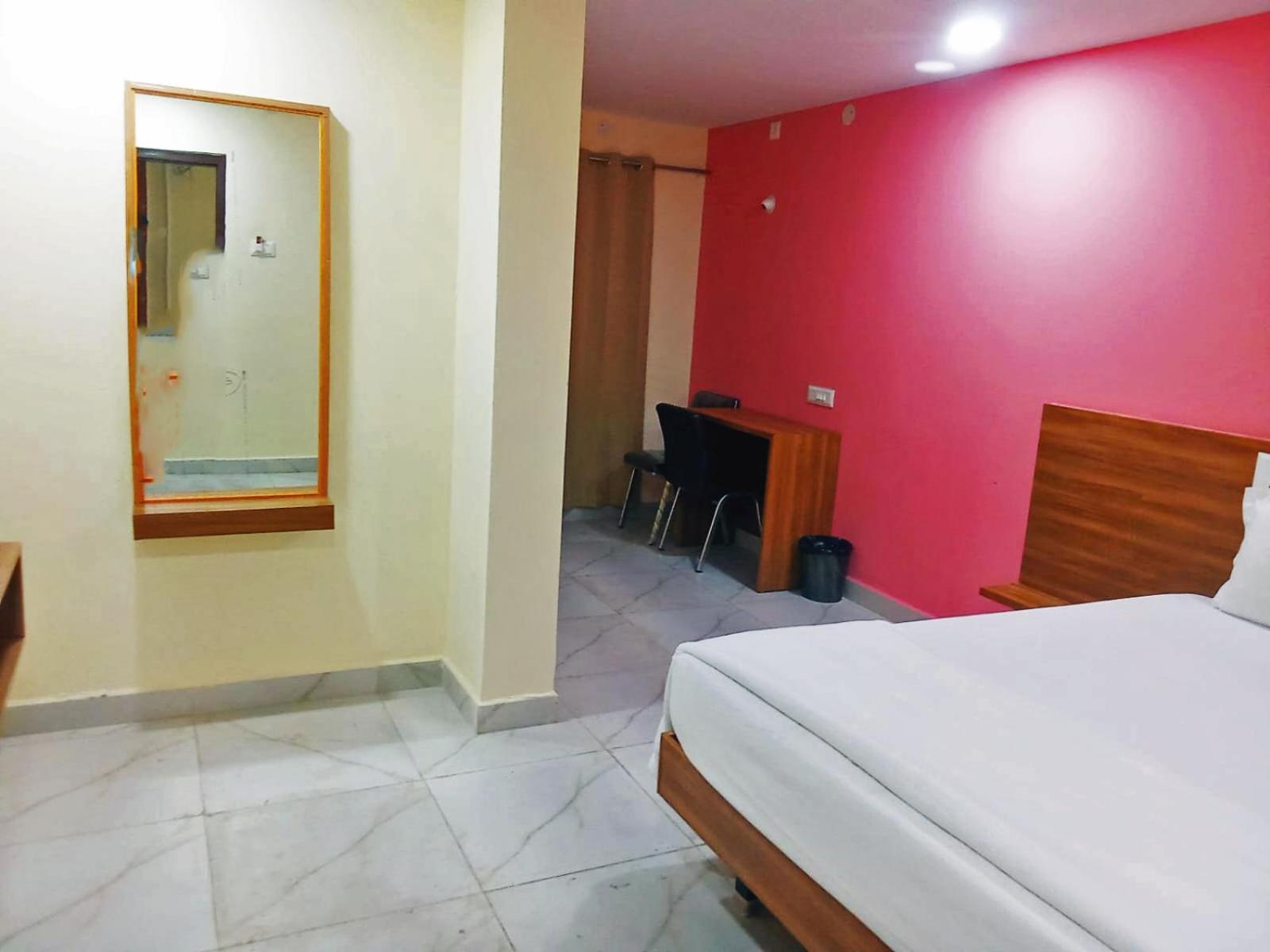 Standard Double Room with Fan - Photo 13