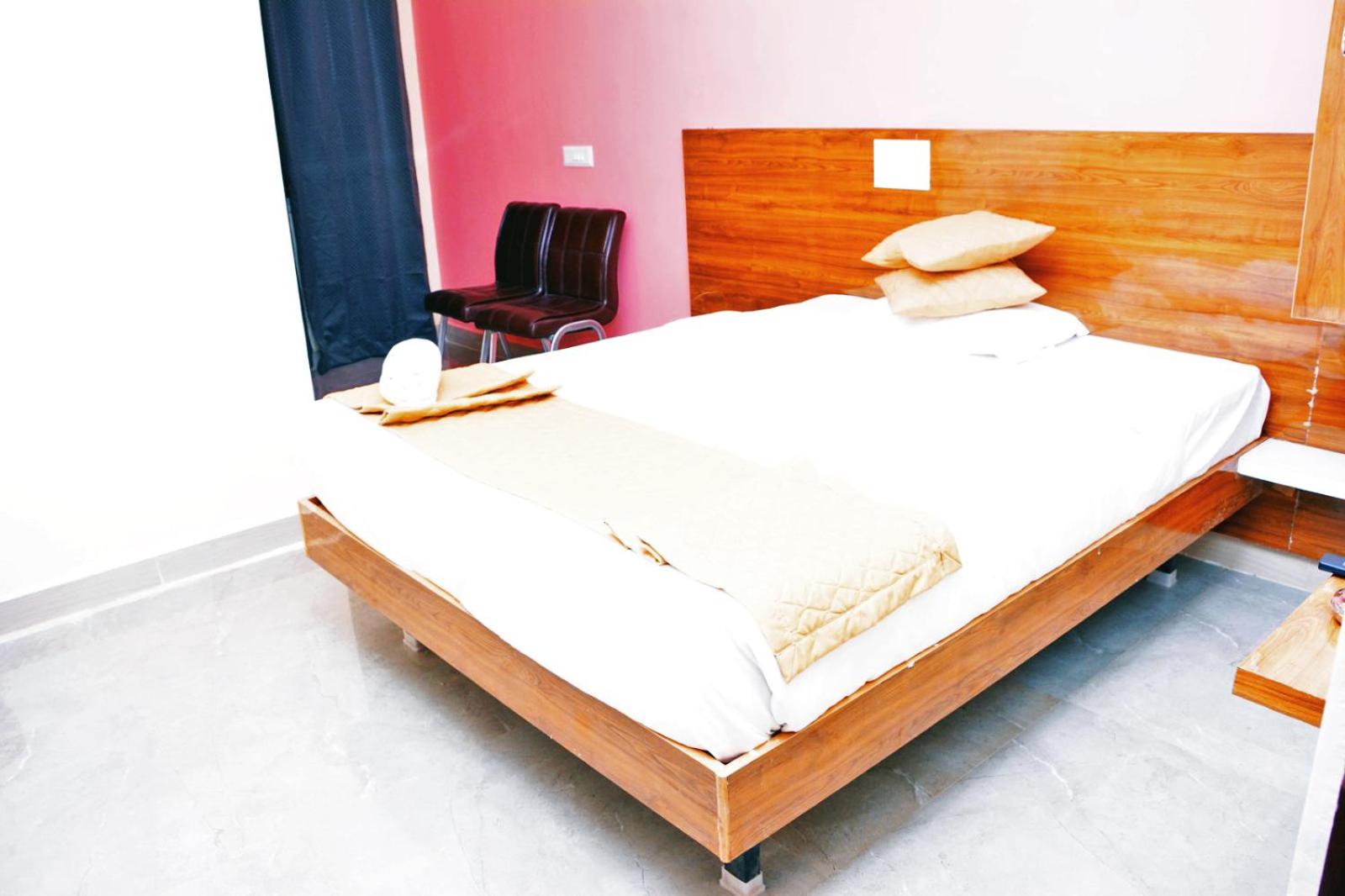 Standard Double Room with Fan - Photo 12