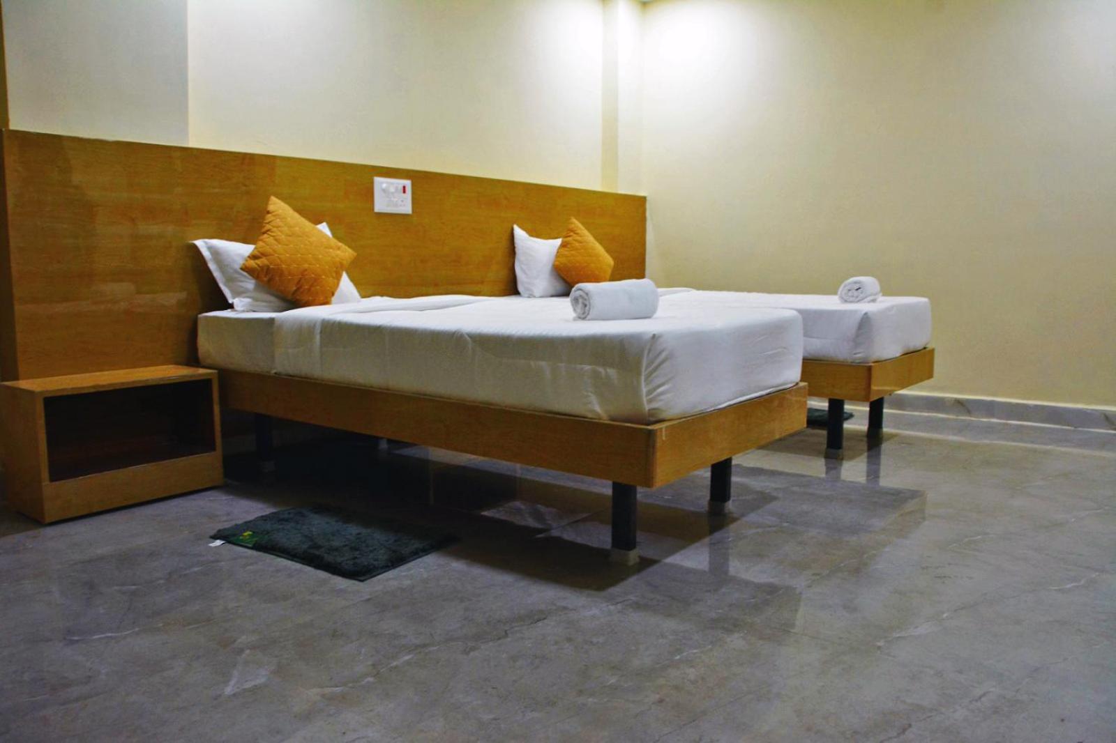 Standard Double Room with Fan - Photo 11