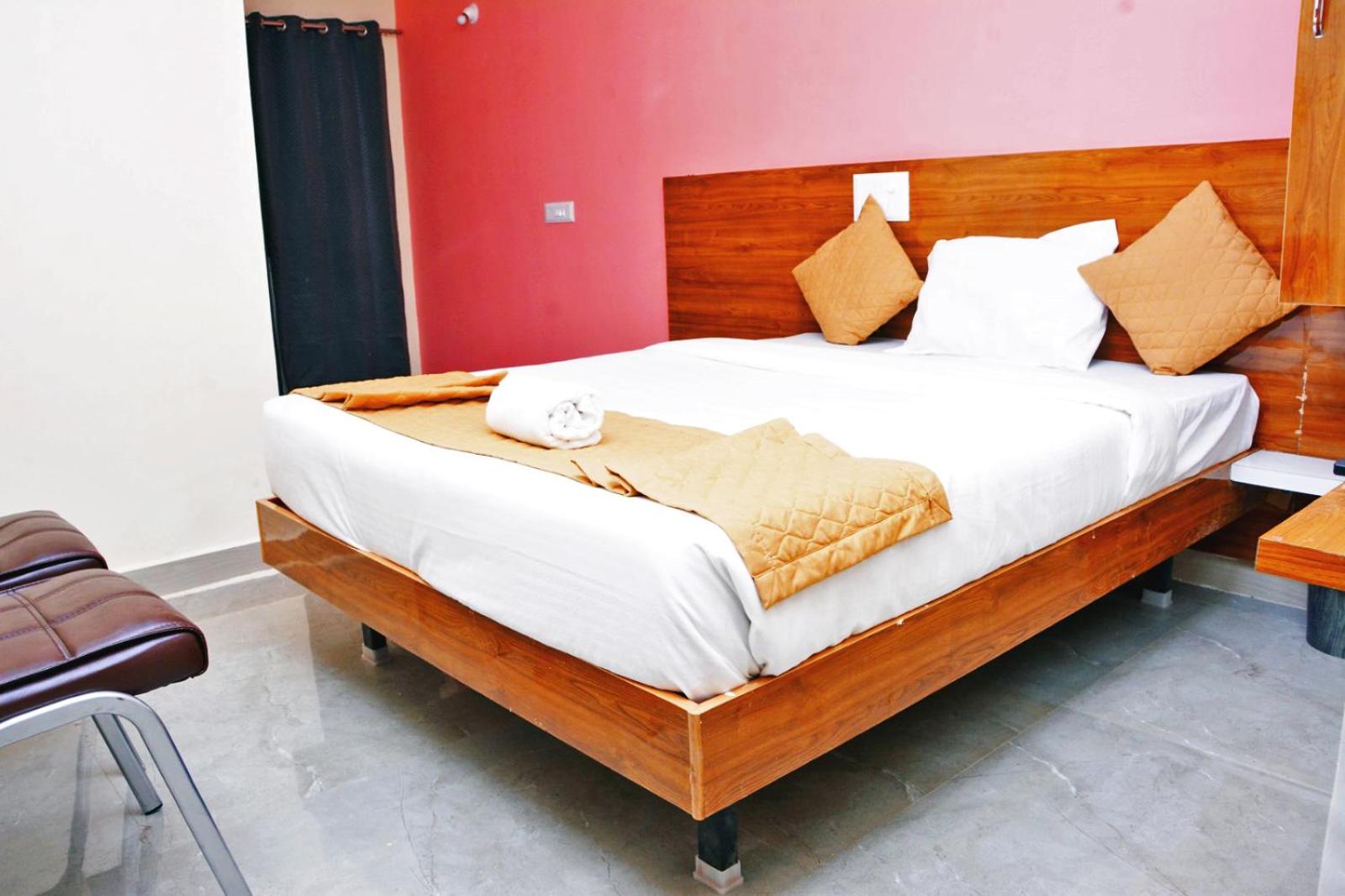 Deluxe Double Room - Photo 21