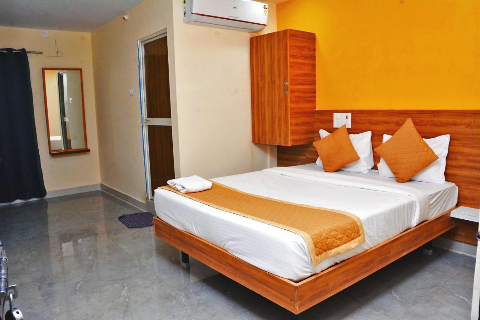 Deluxe Double Room - Photo 20