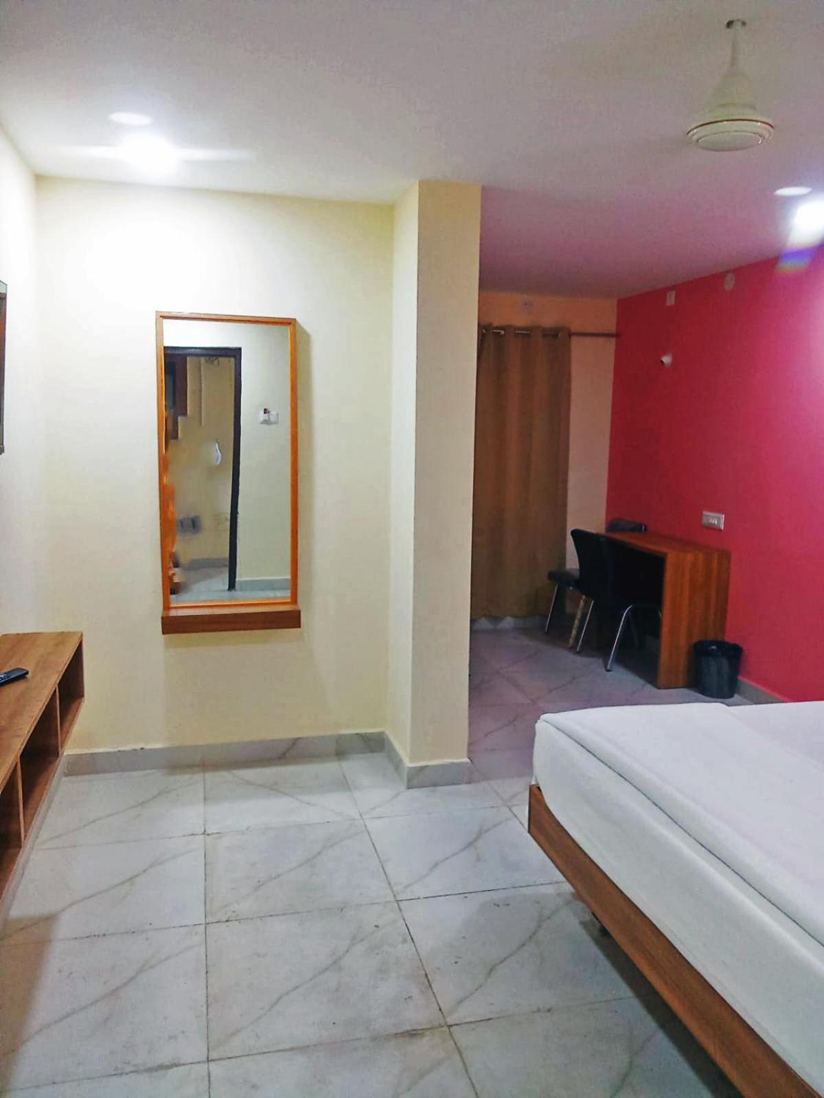 Standard Double Room with Fan - Photo 9