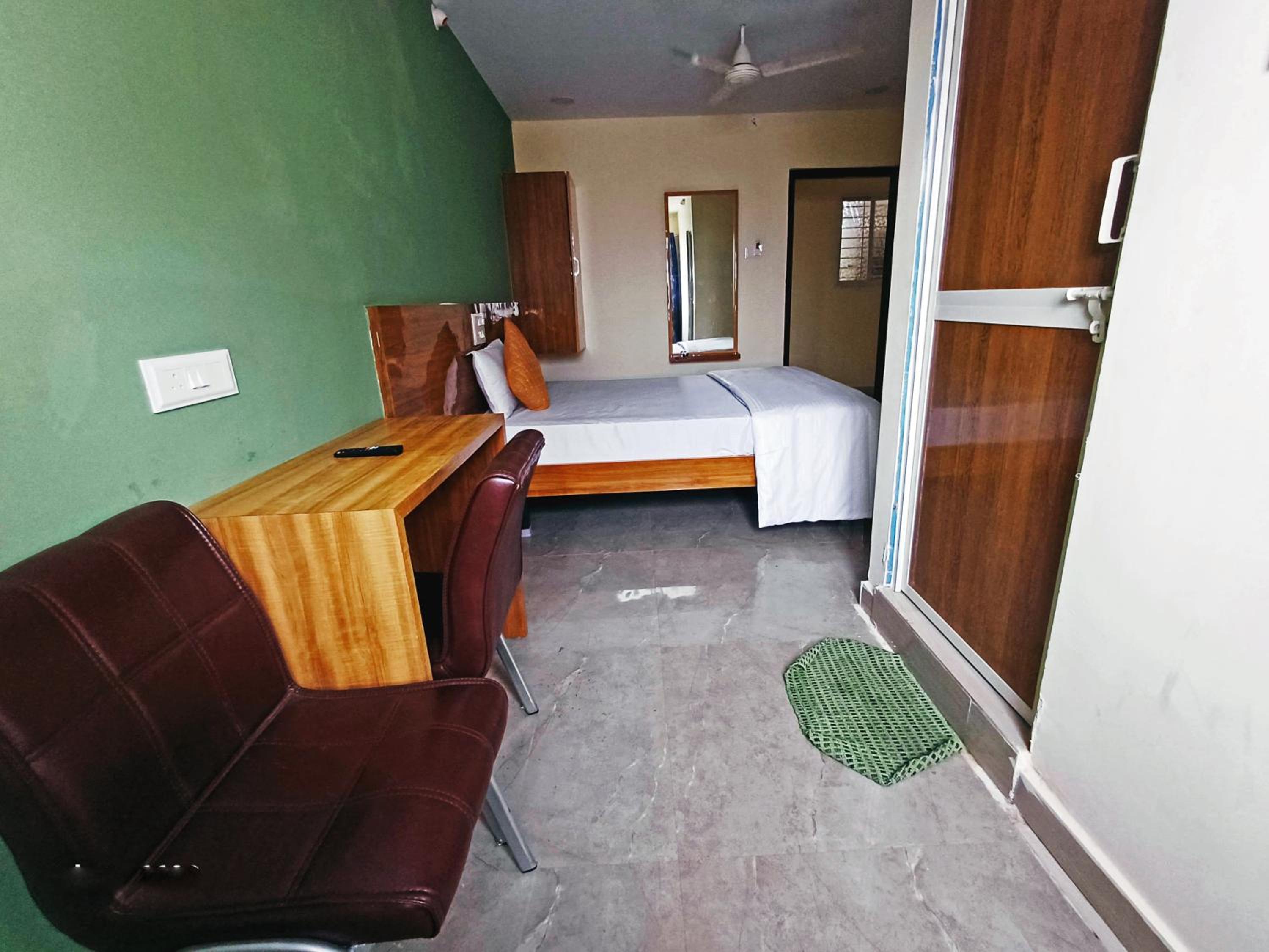 Deluxe Double Room - Photo 12