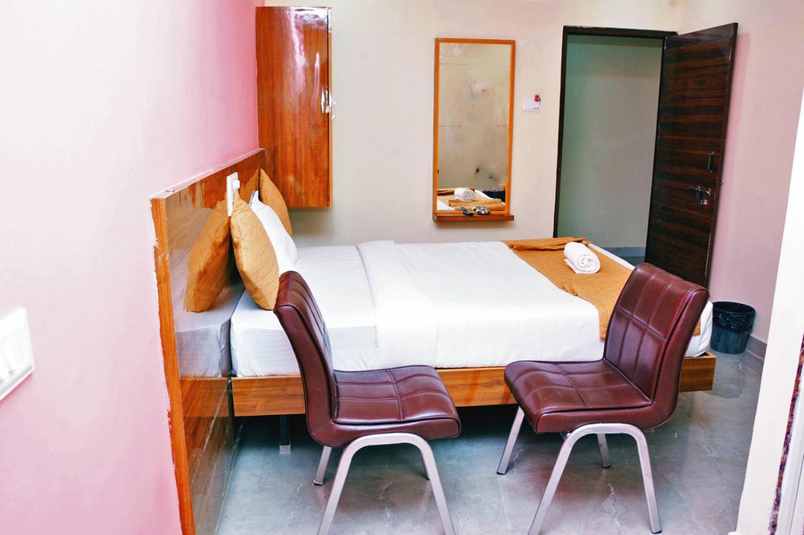 Deluxe Double Room - Photo 11