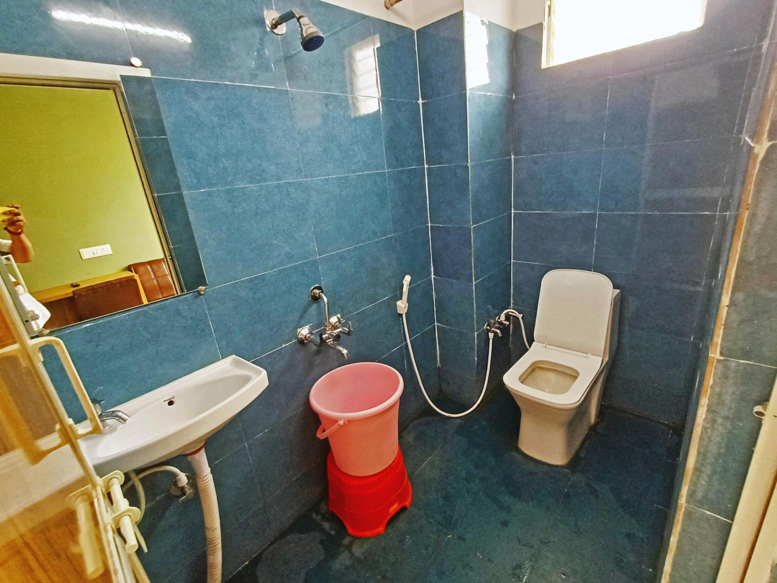 Standard Double Room with Fan - Photo 6