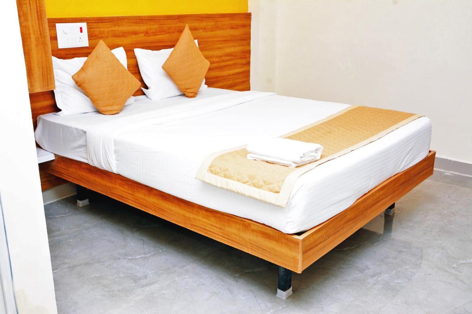 Standard Double Room with Fan - Photo 1