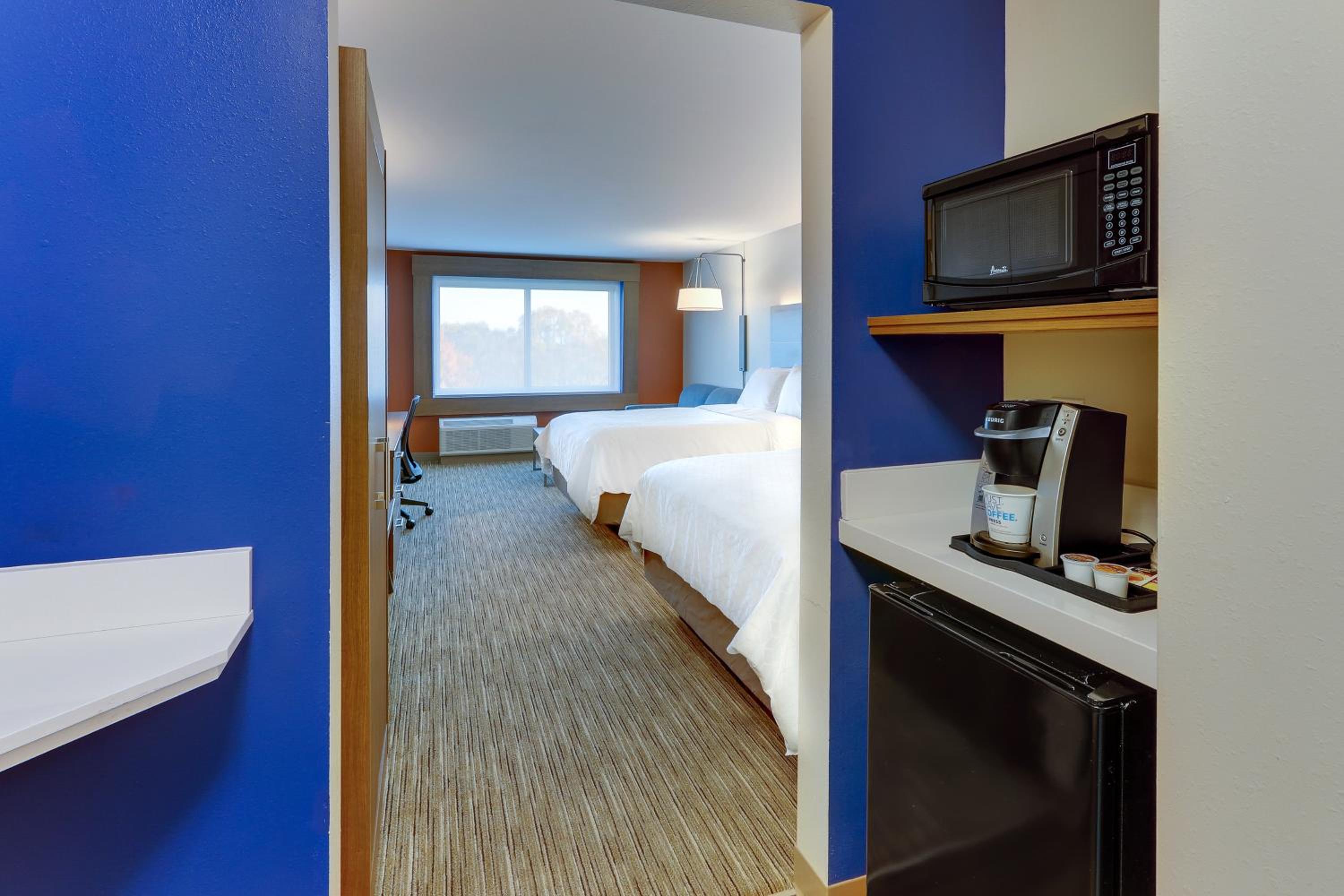 Queen Suite with Two Queen Beds - Photo 1