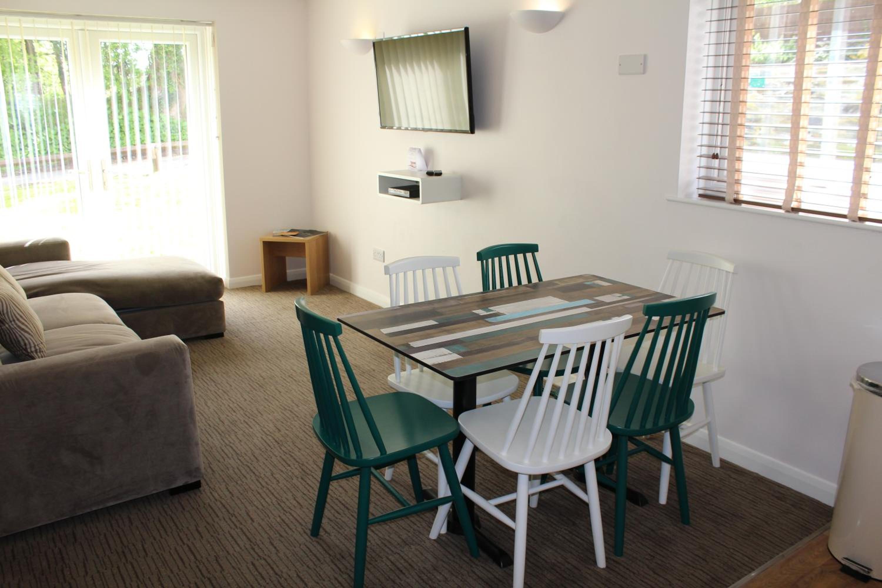 Two-Bedroom Apartment - Photo 6