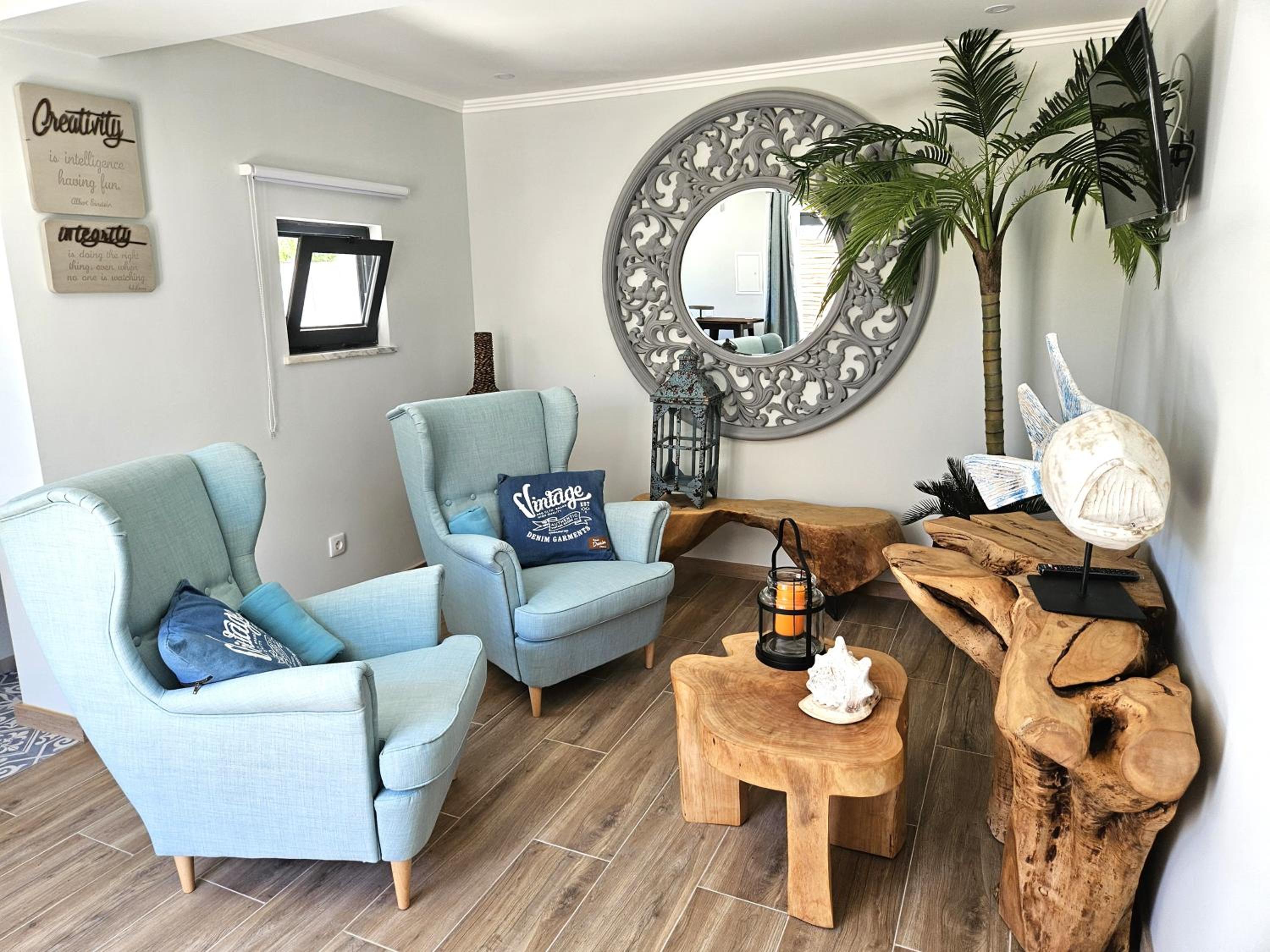 One-Bedroom Apartment with Pool View photo 2