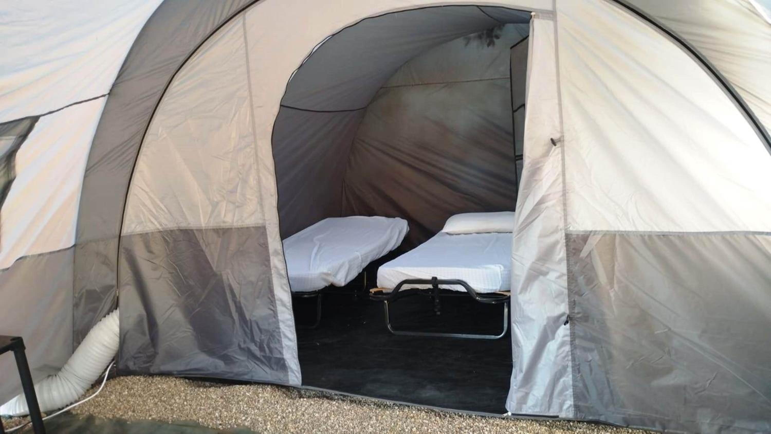Tent 1 photo 1