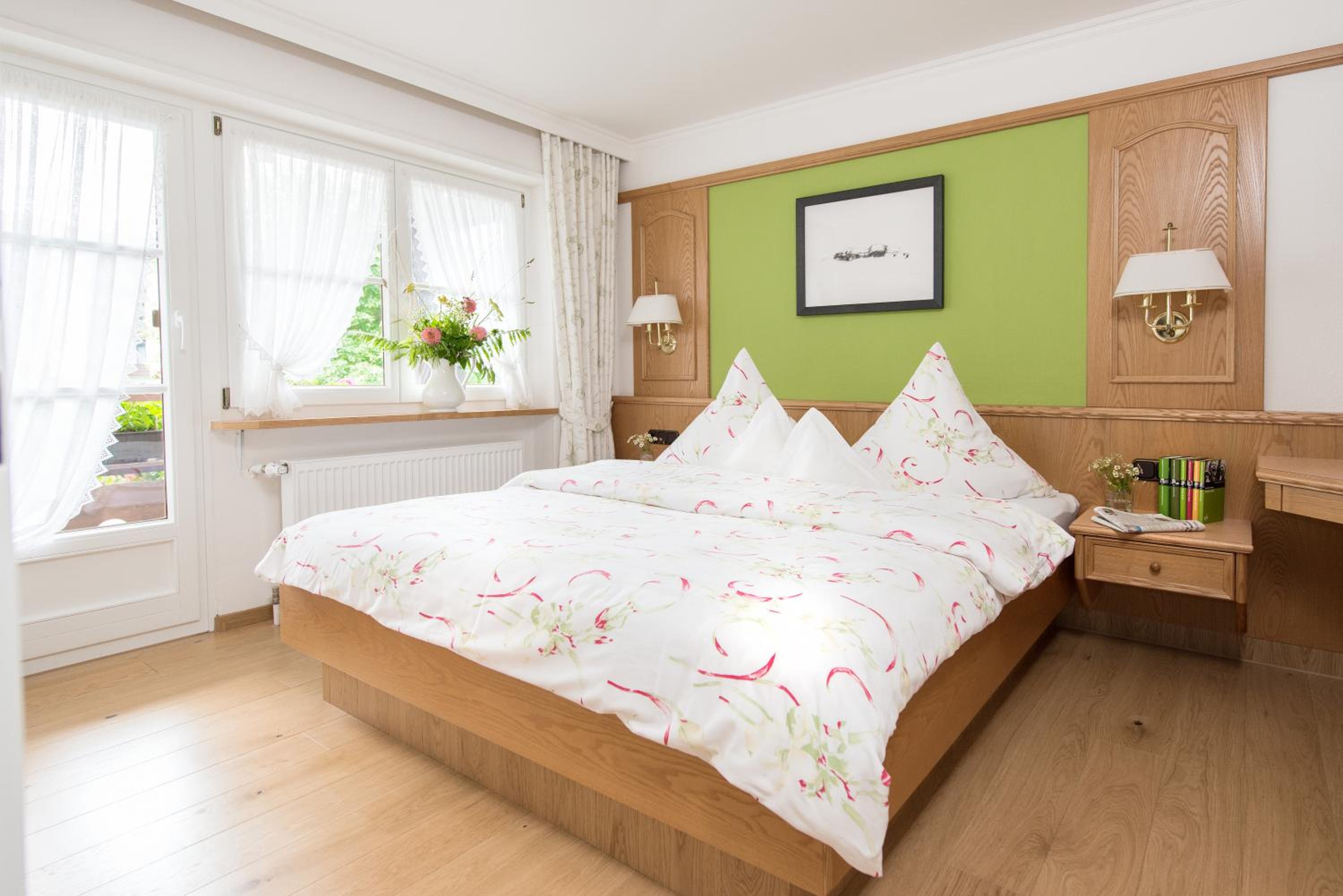 Superior One-Bedroom Apartment with Balcony photo 2
