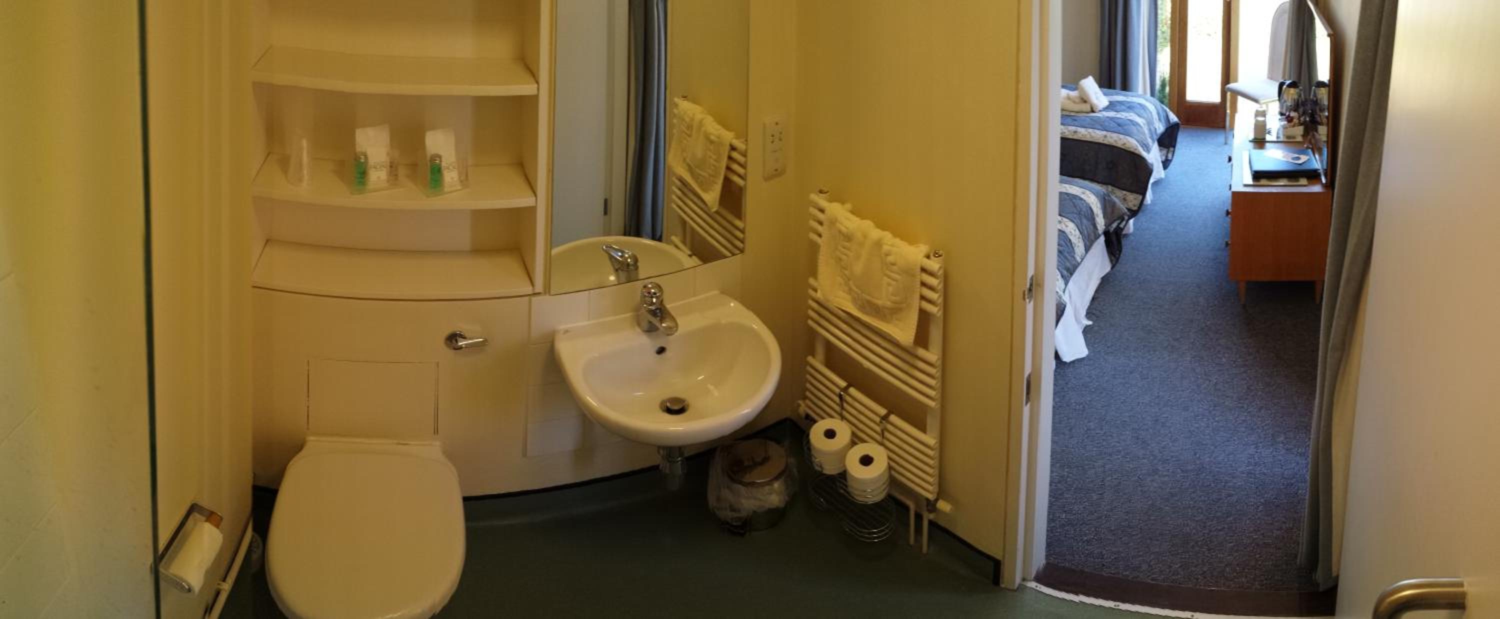 Twin Room with Bathroom photo 3