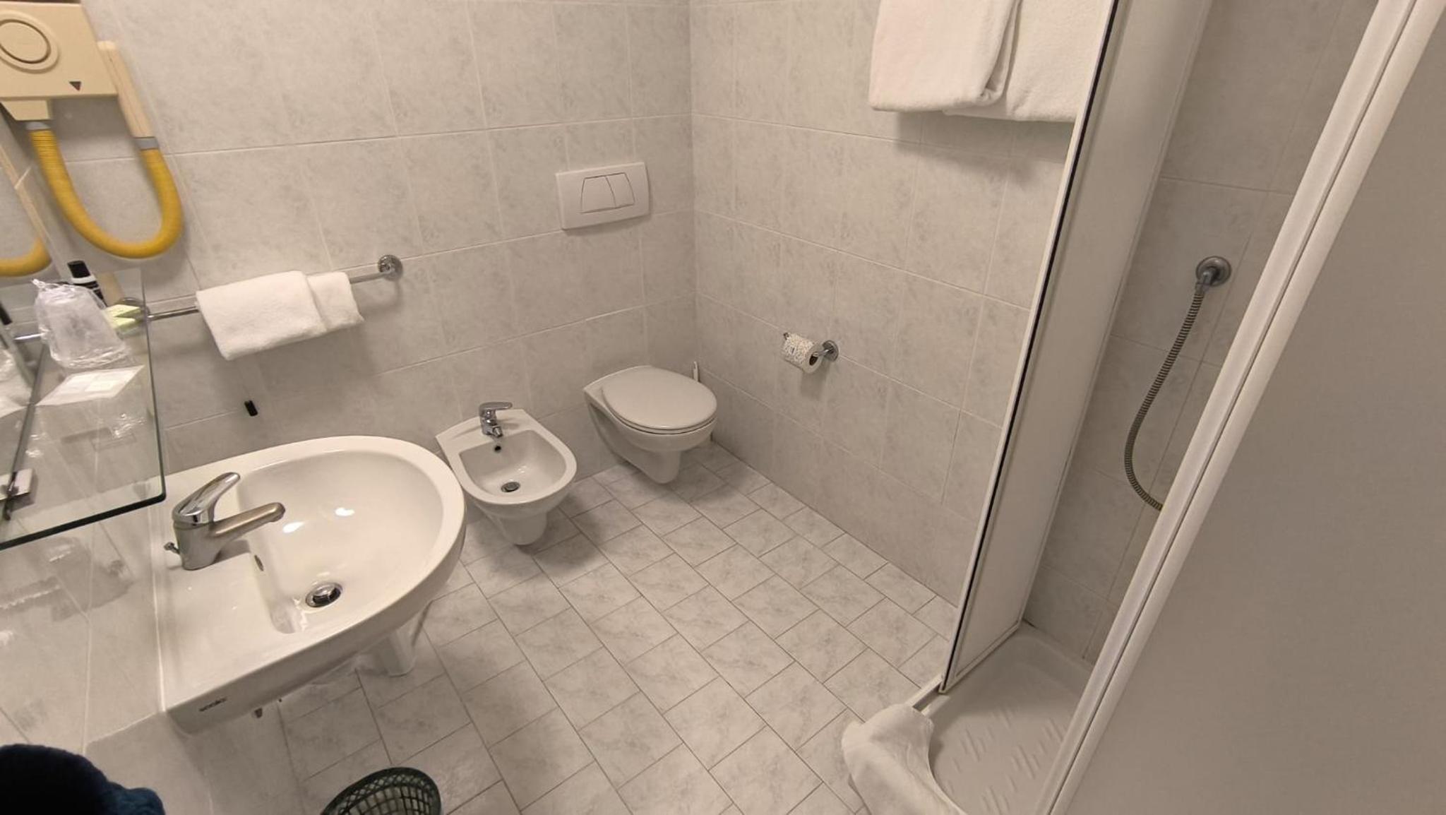 Superior Twin Room with Sea View - Photo 2