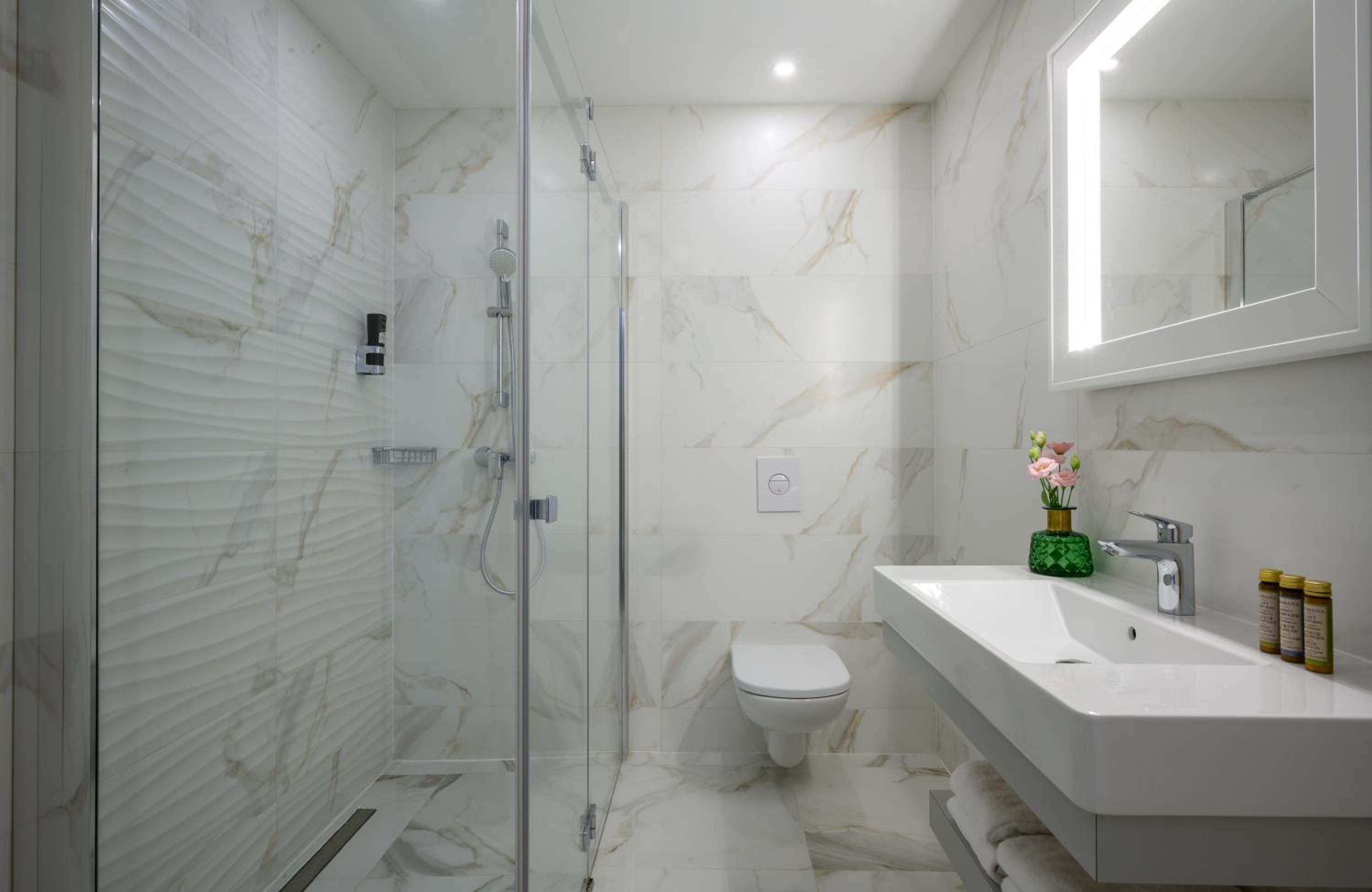 One-Bedroom Suite - Photo 10