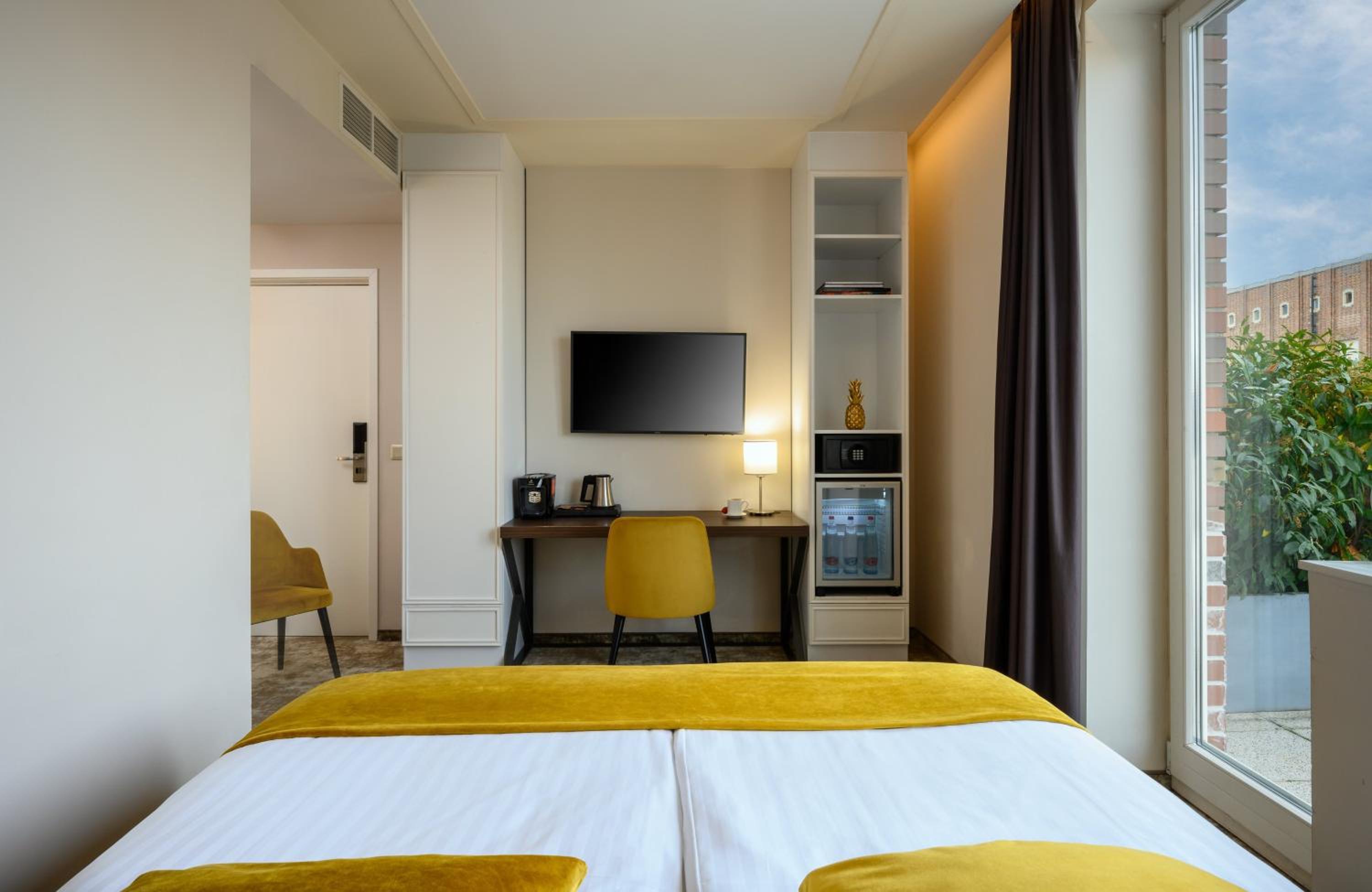 Comfort Room with Terrace thumbnail 6