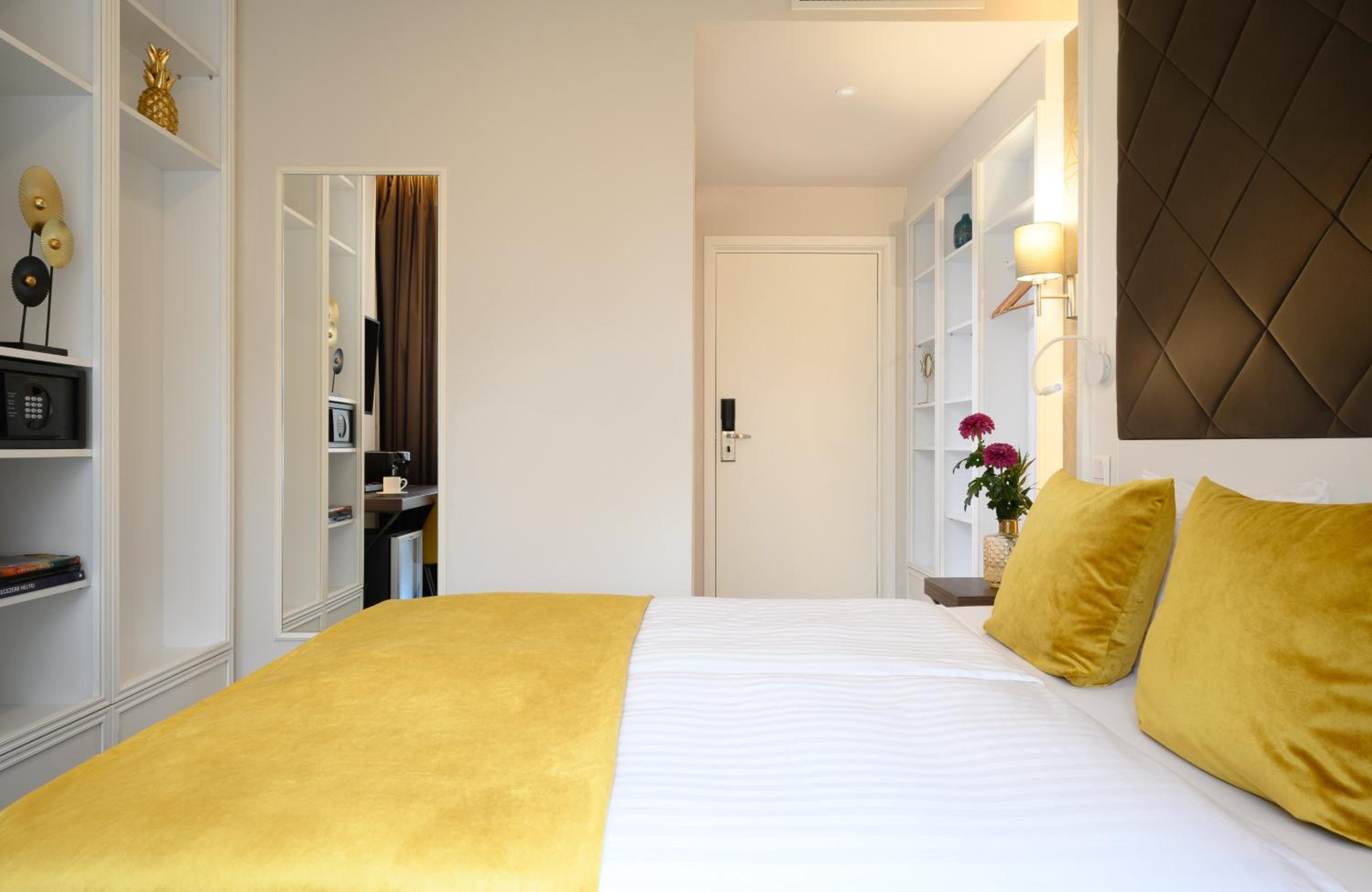 Cozy Room thumbnail 5