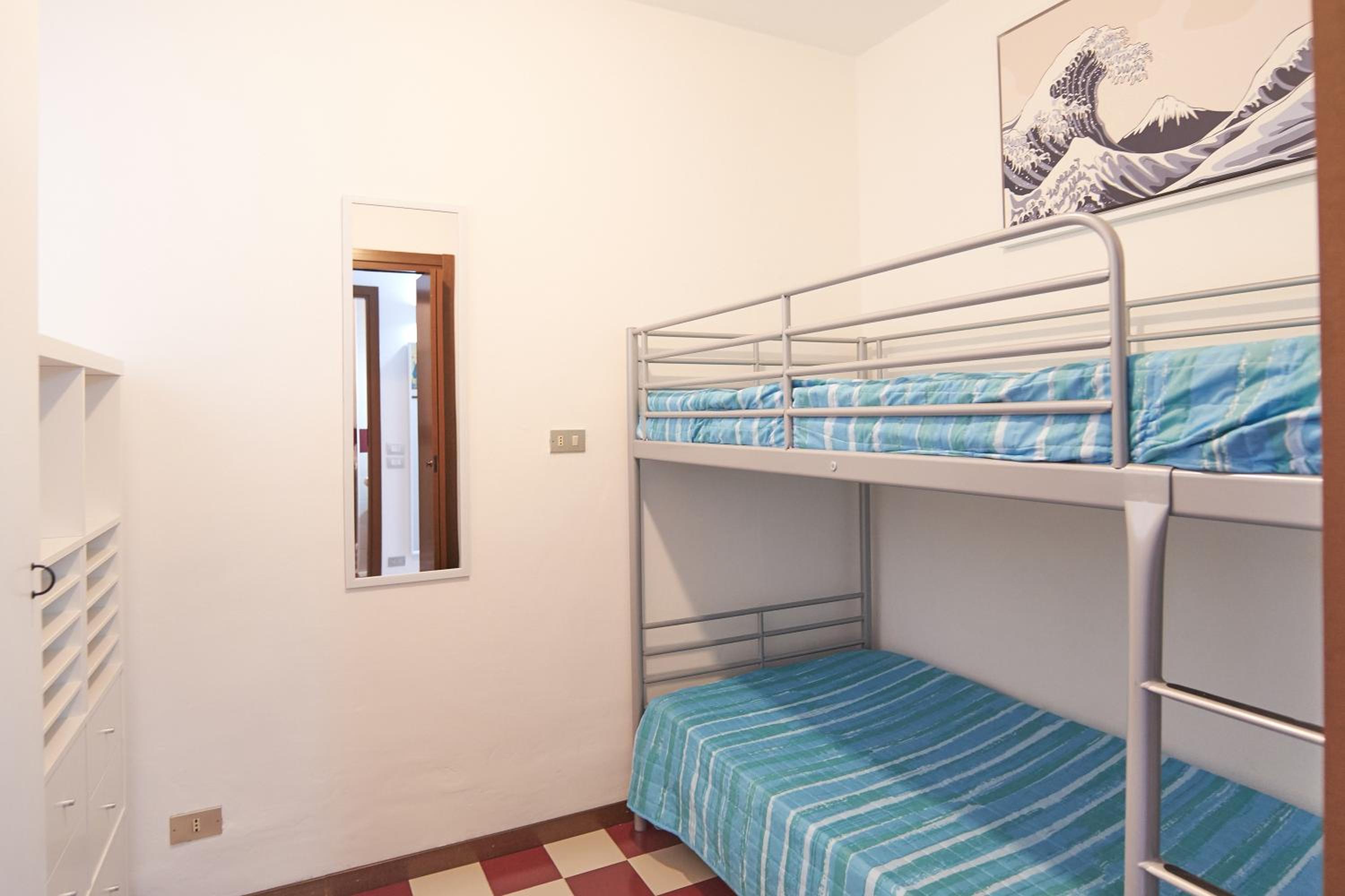 One-Bedroom Apartment photo 1