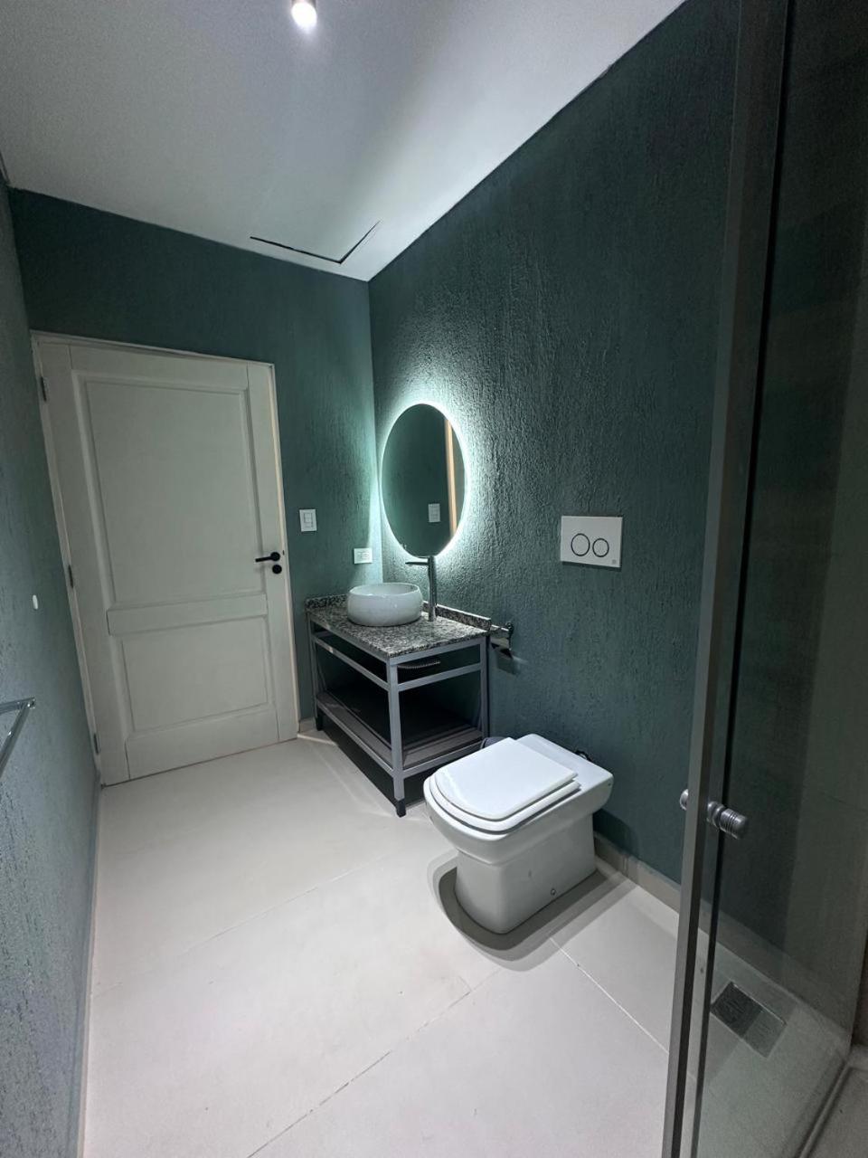 One-Bedroom Deluxe Apartment