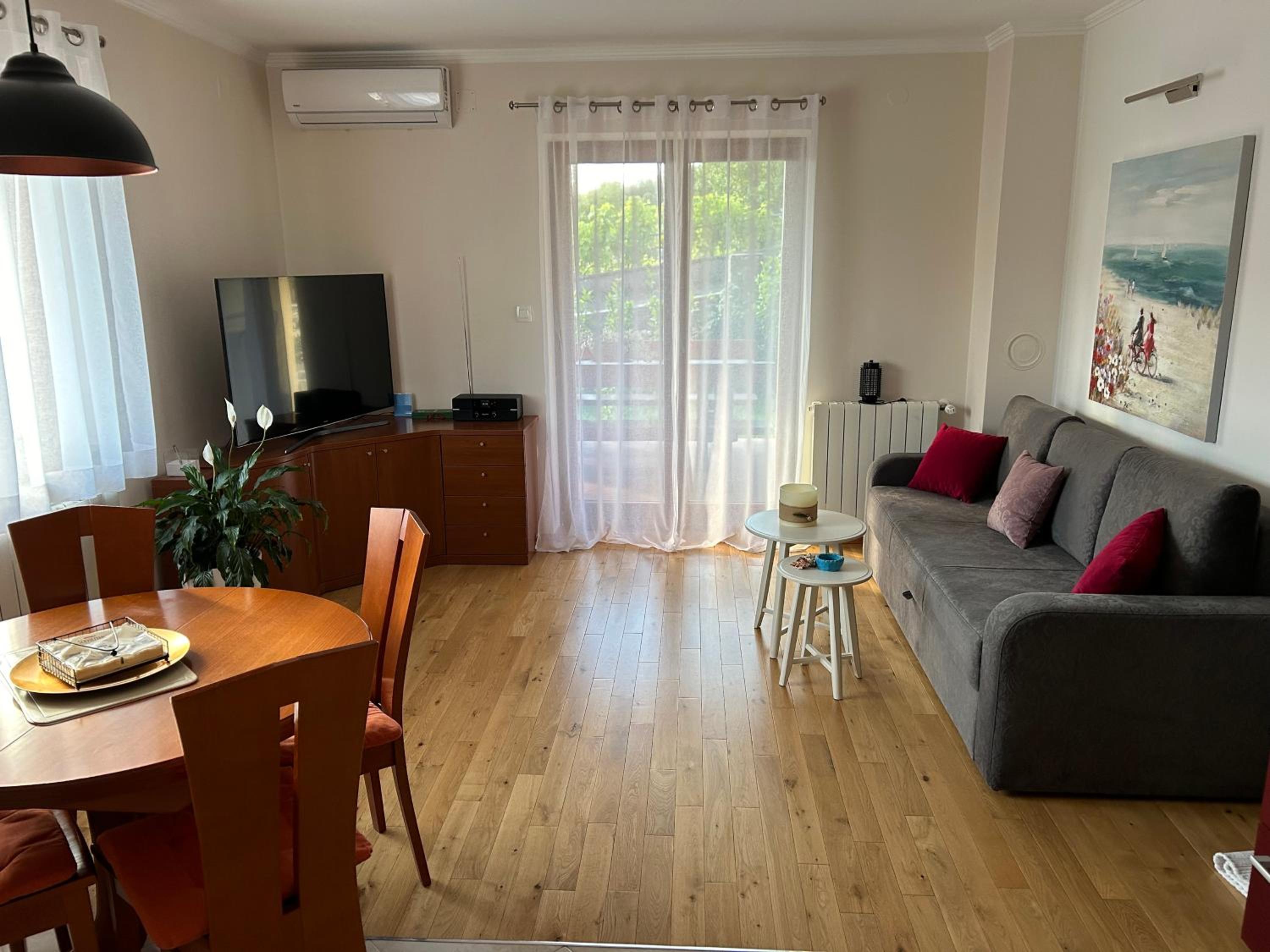 One-Bedroom Apartment photo 2