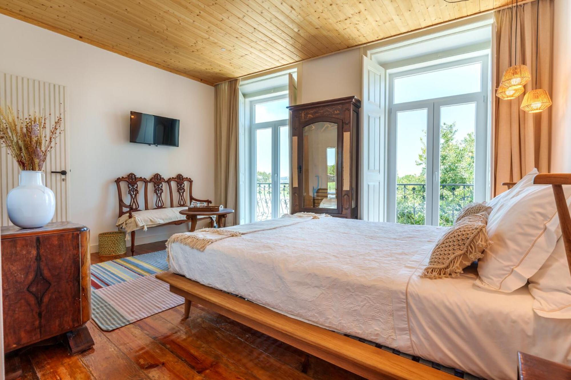 Deluxe King Room photo 3