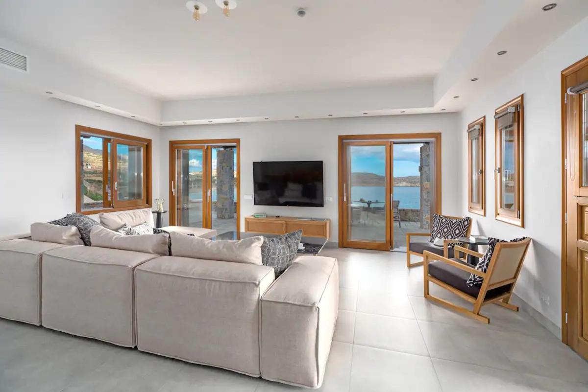 Villa photo 1