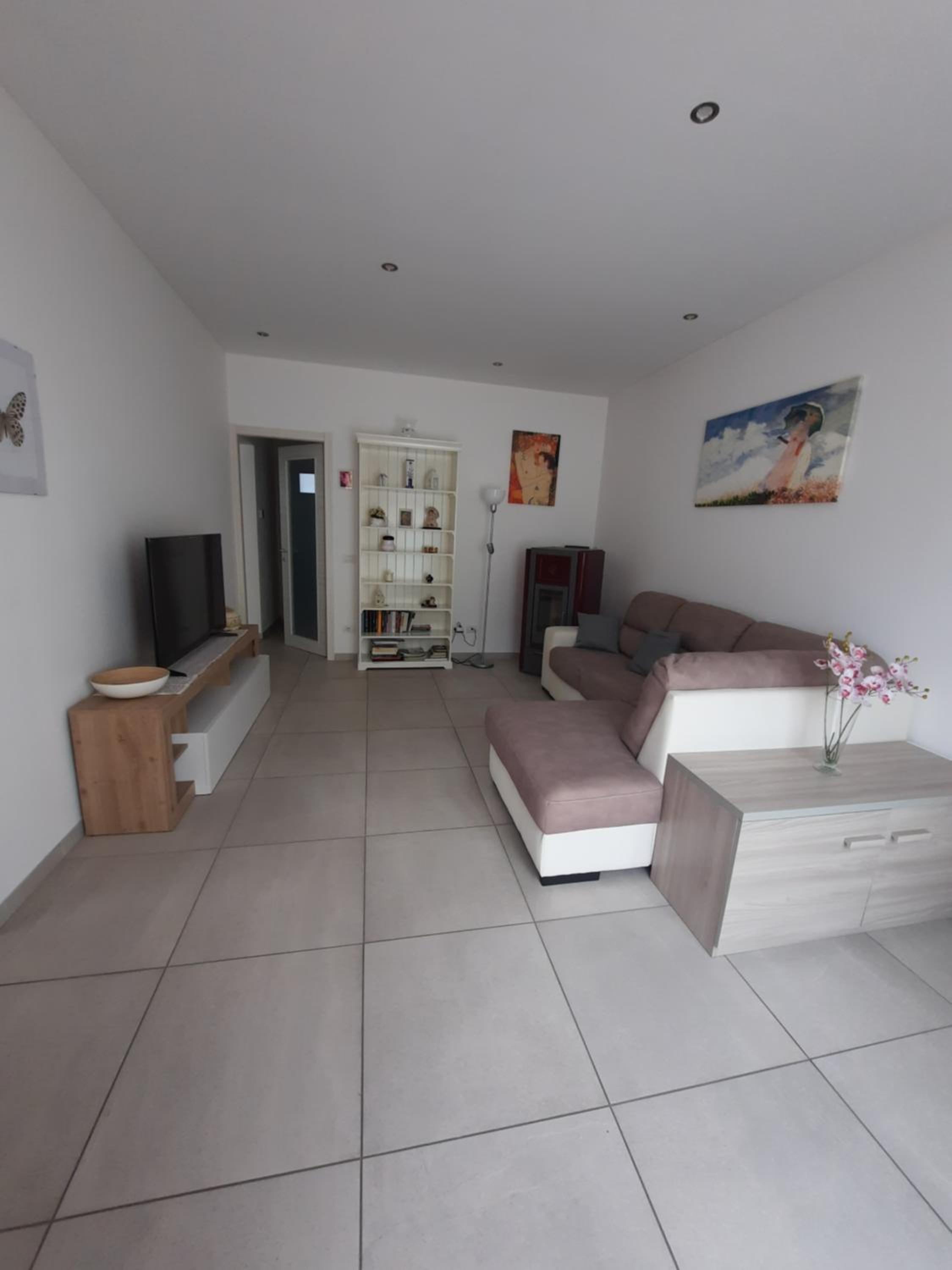 One-Bedroom House photo 1
