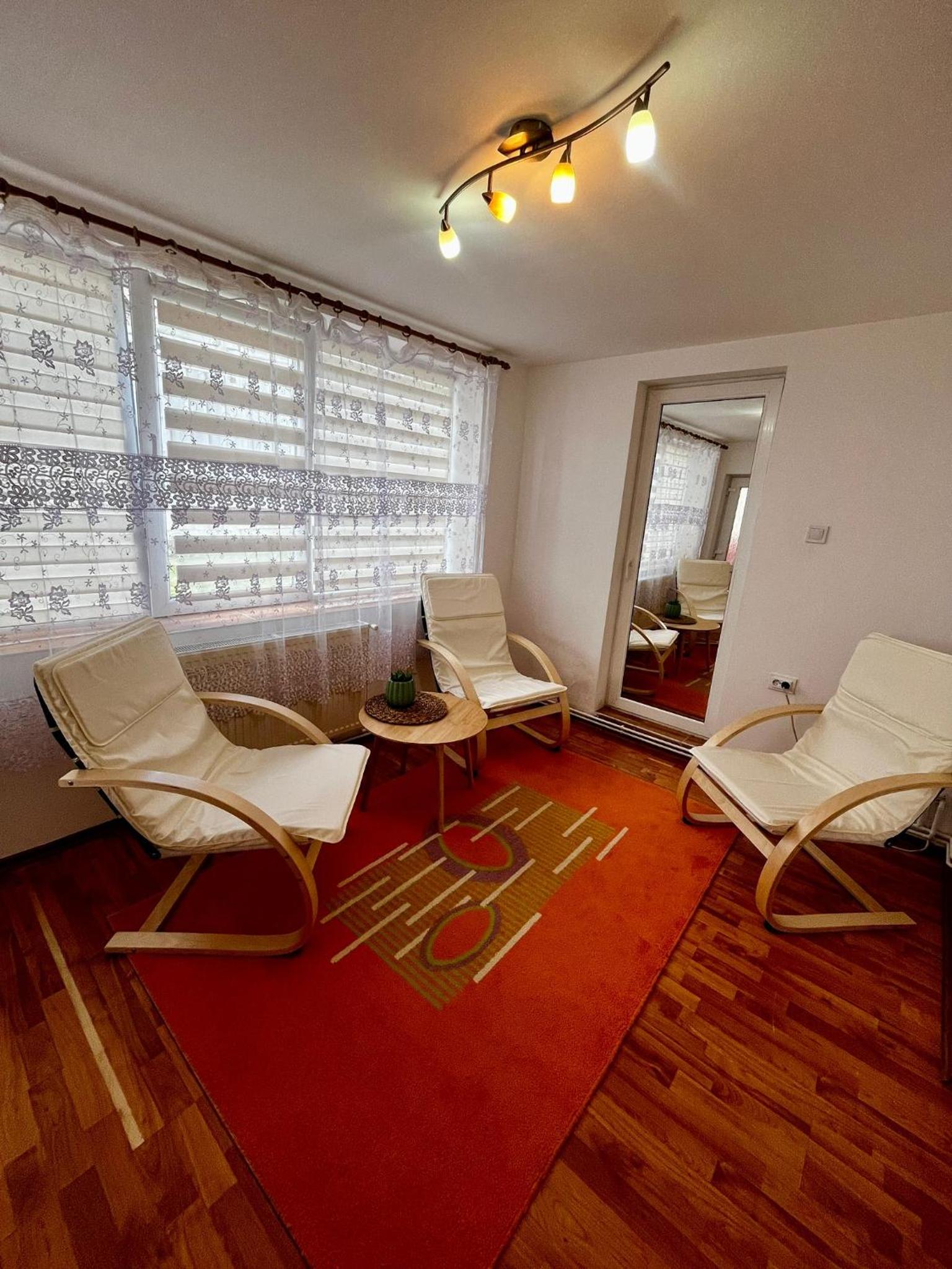 One-Bedroom House photo 1
