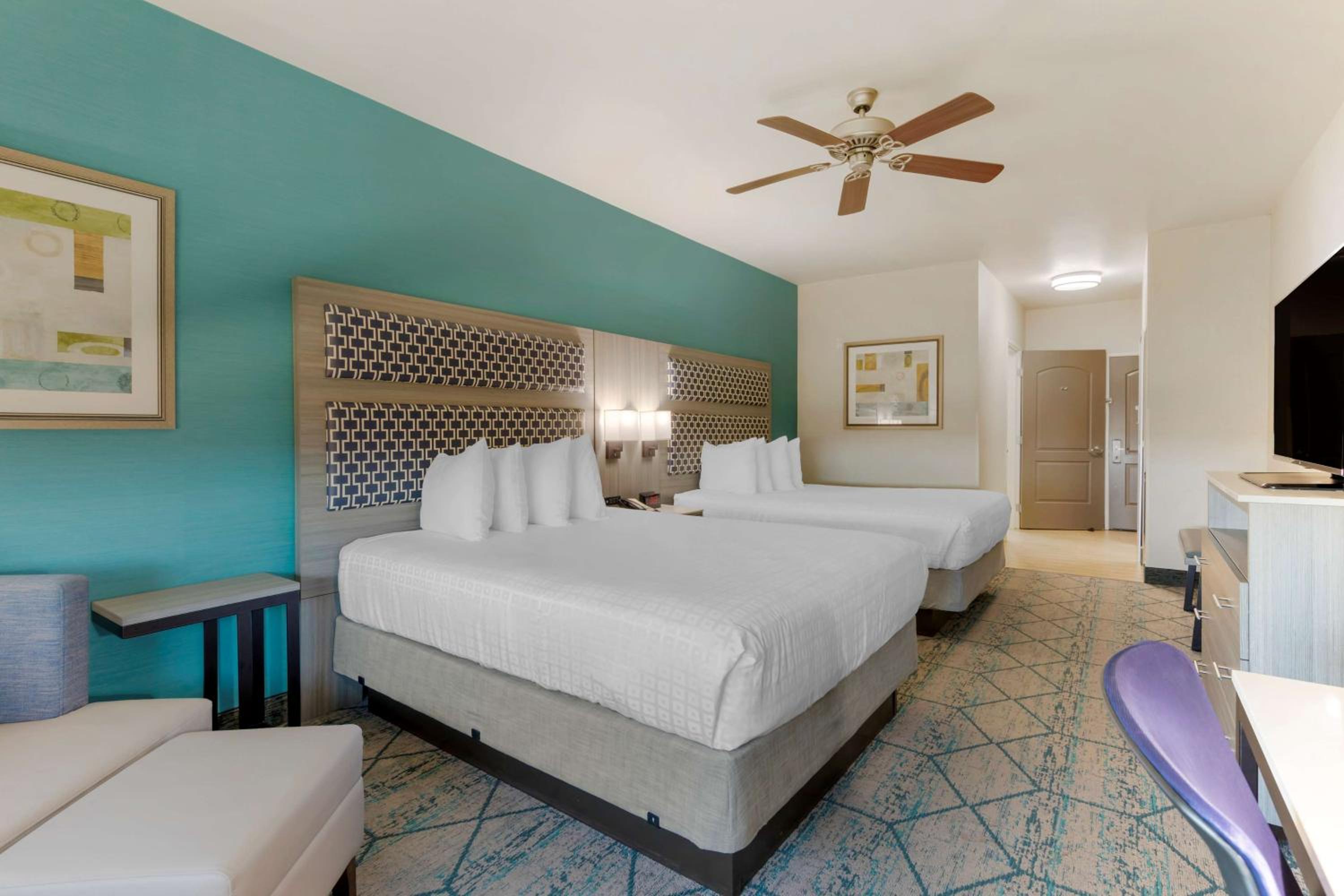 Queen Room with Two Queen Beds - Disability Access photo 1