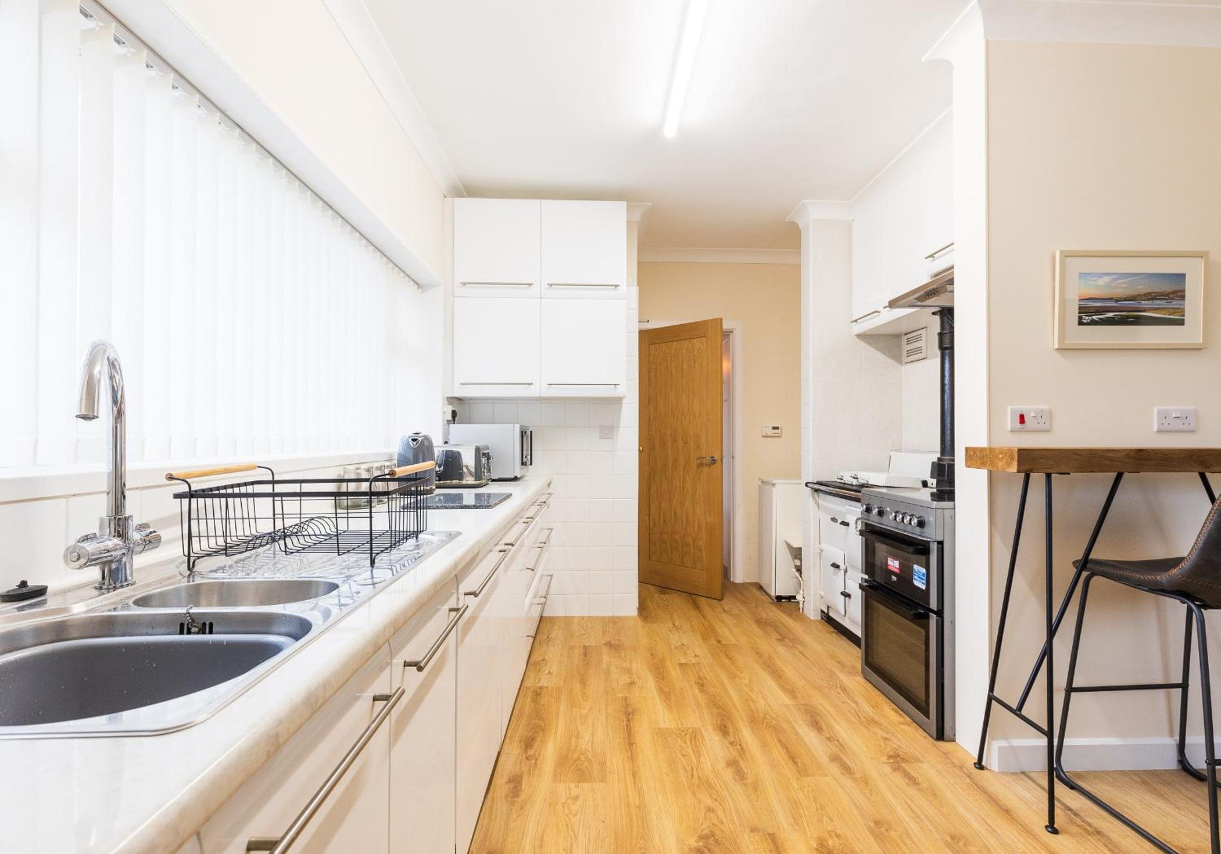 Three-Bedroom House photo 3