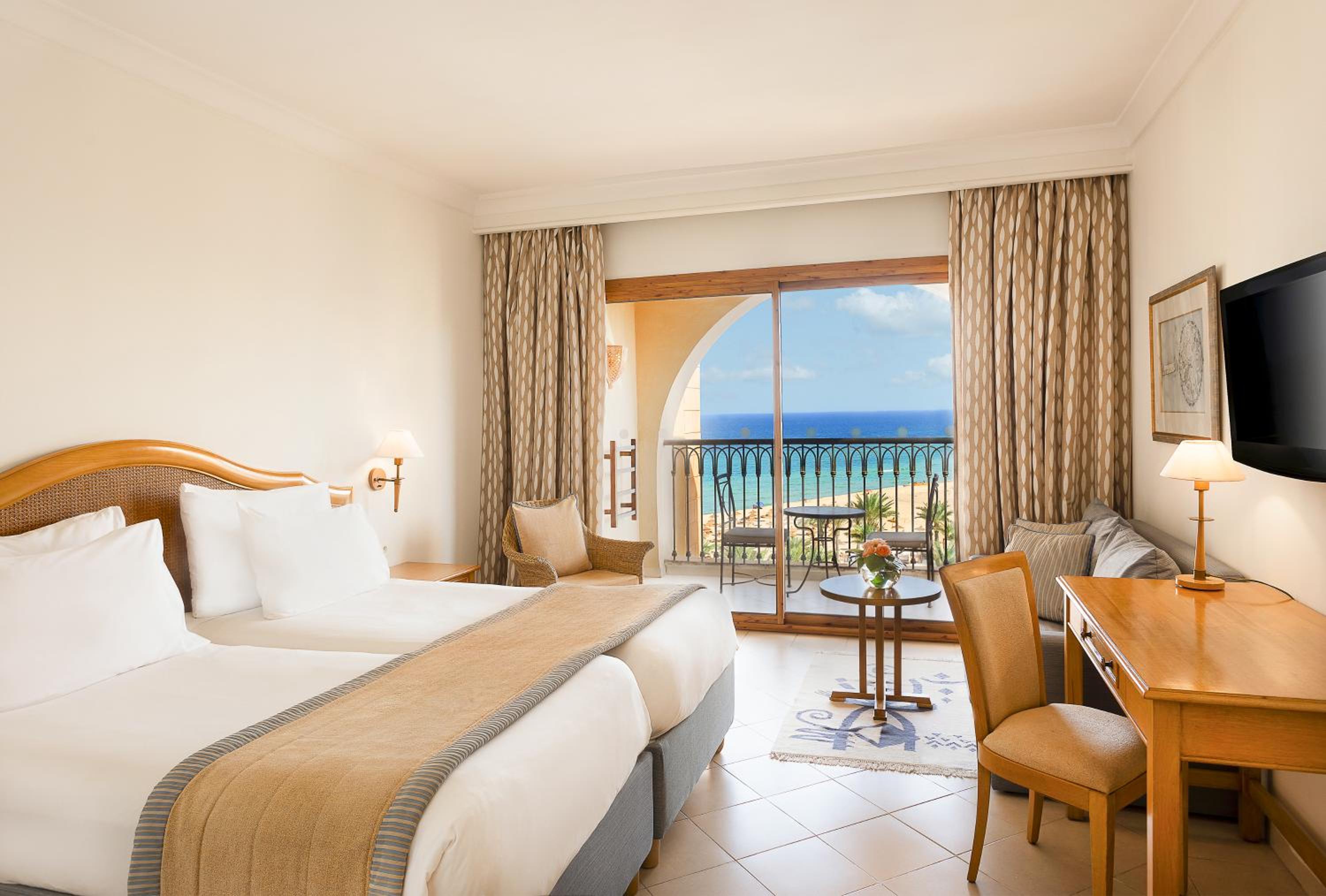 Classic Twin Room with Sea View - Photo 1