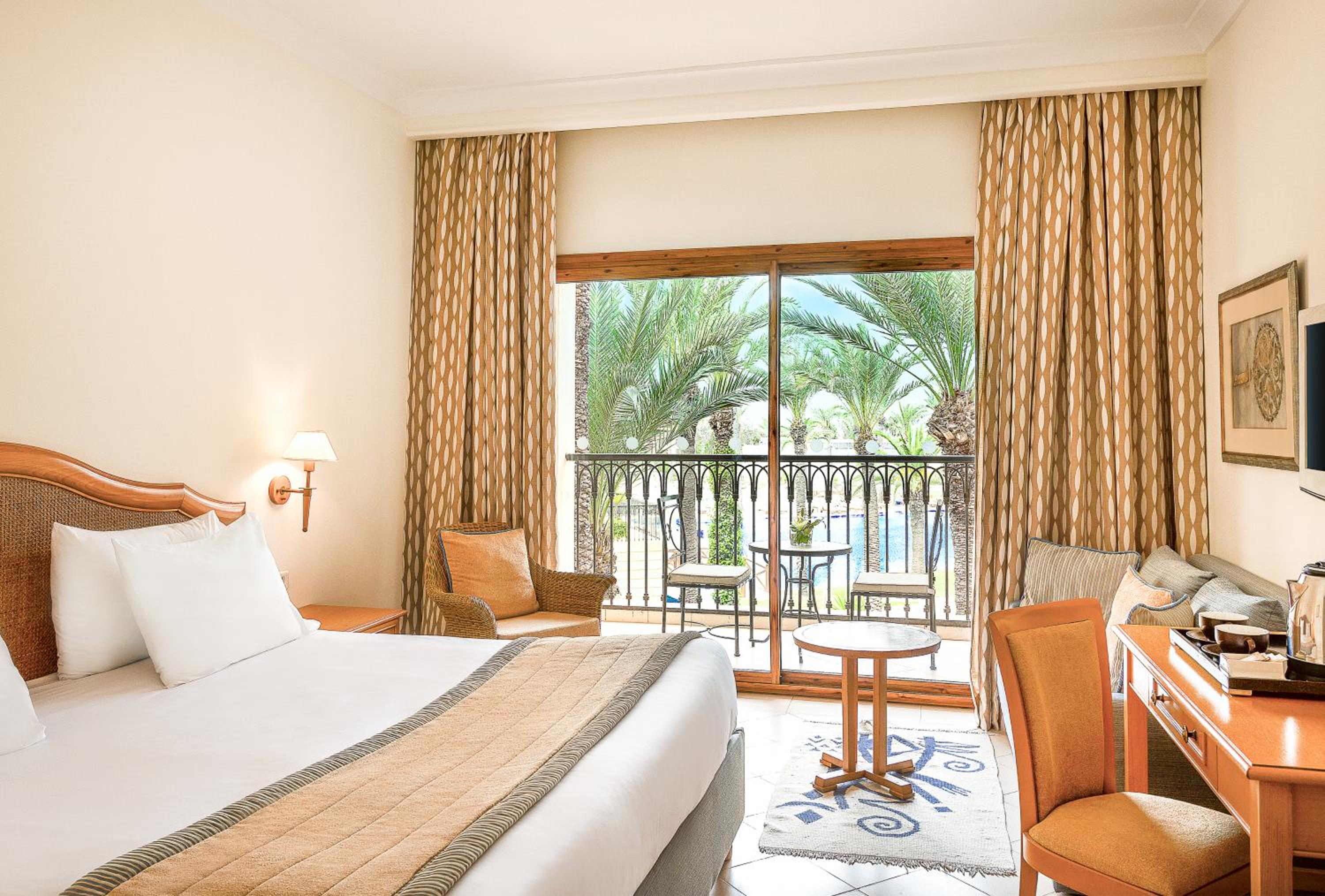 Classic King Room with Pool View - Photo 1