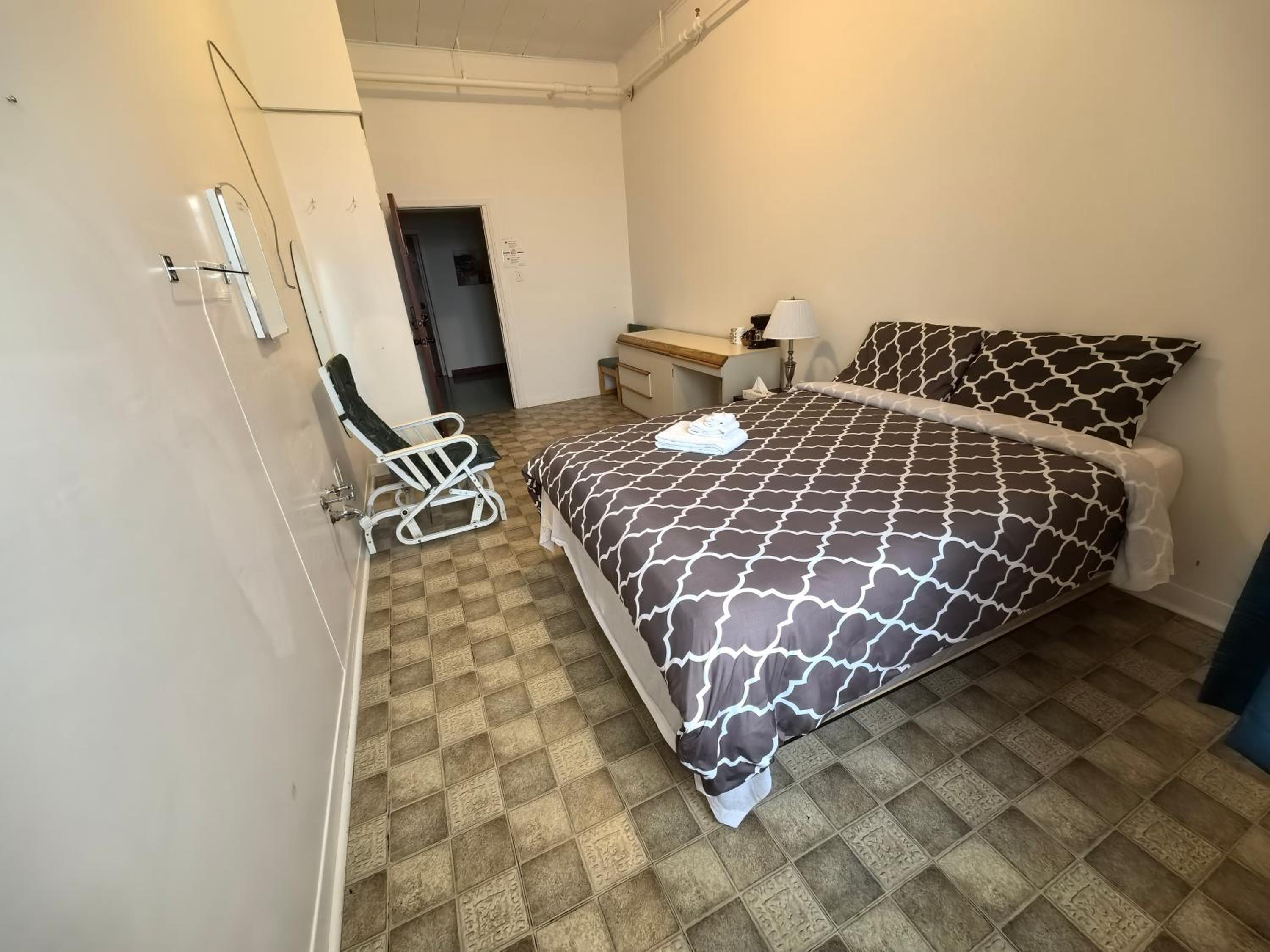 Double Room with Shared Bathroom photo 1