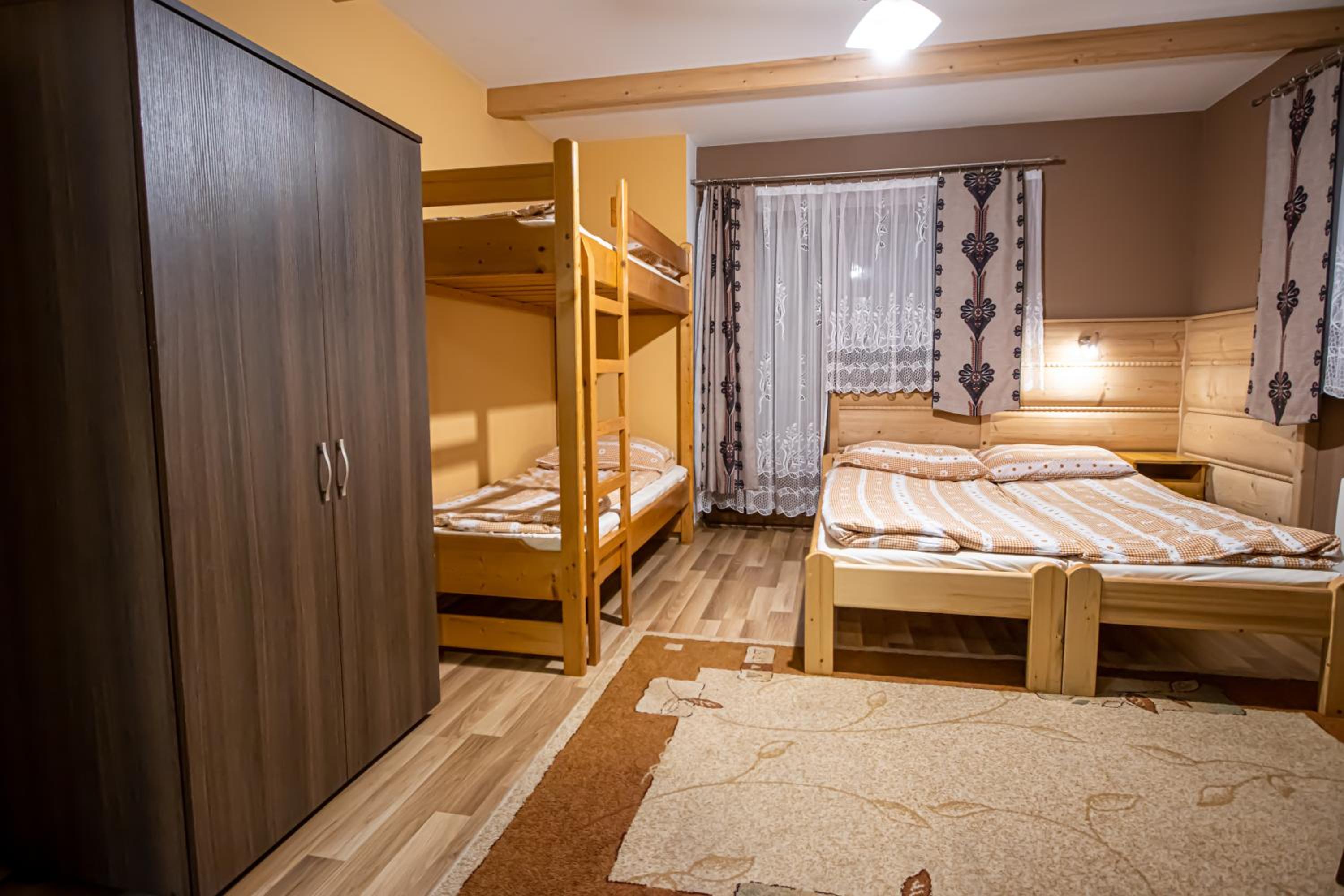 Quadruple Room with Private Bathroom photo 1