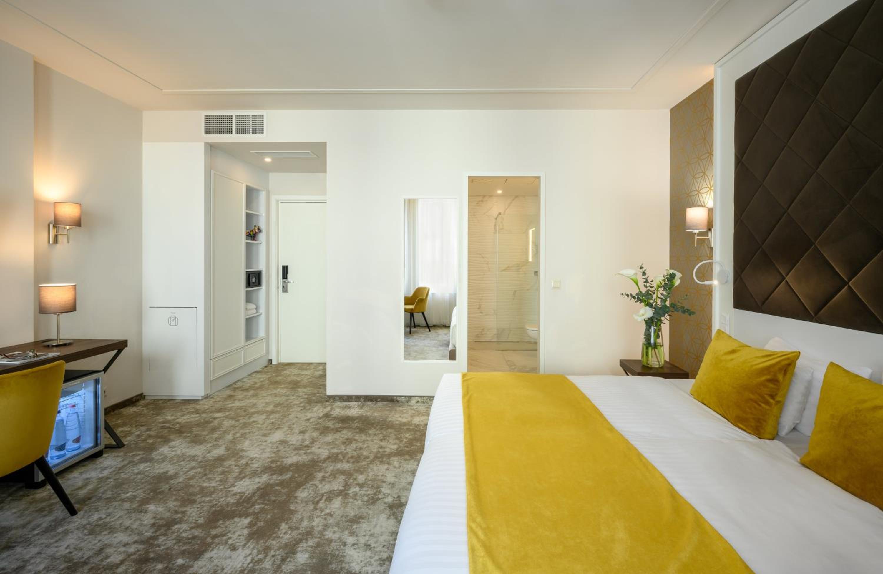 Superior Room thumbnail 6