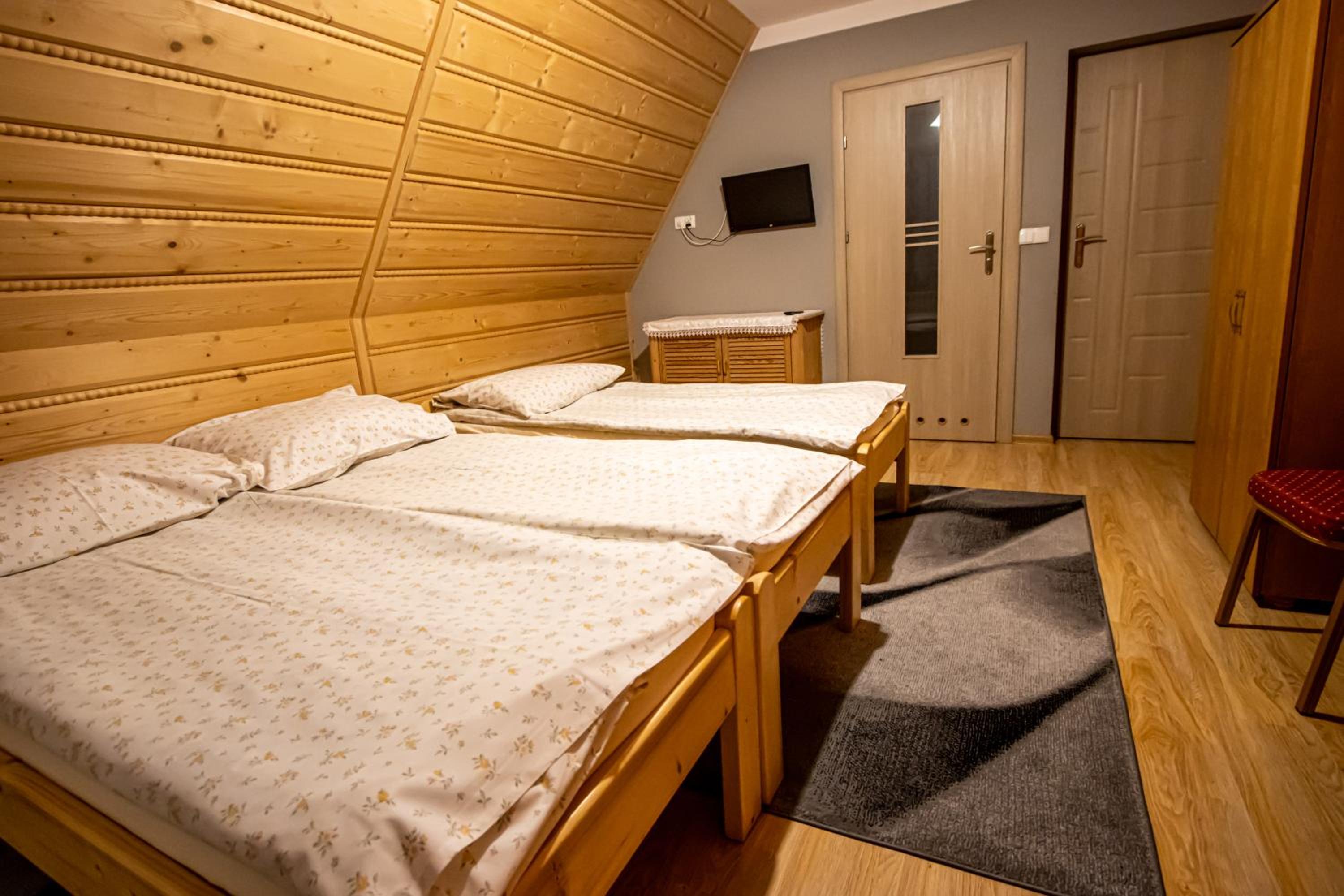 Triple Room with Private Bathroom photo 2