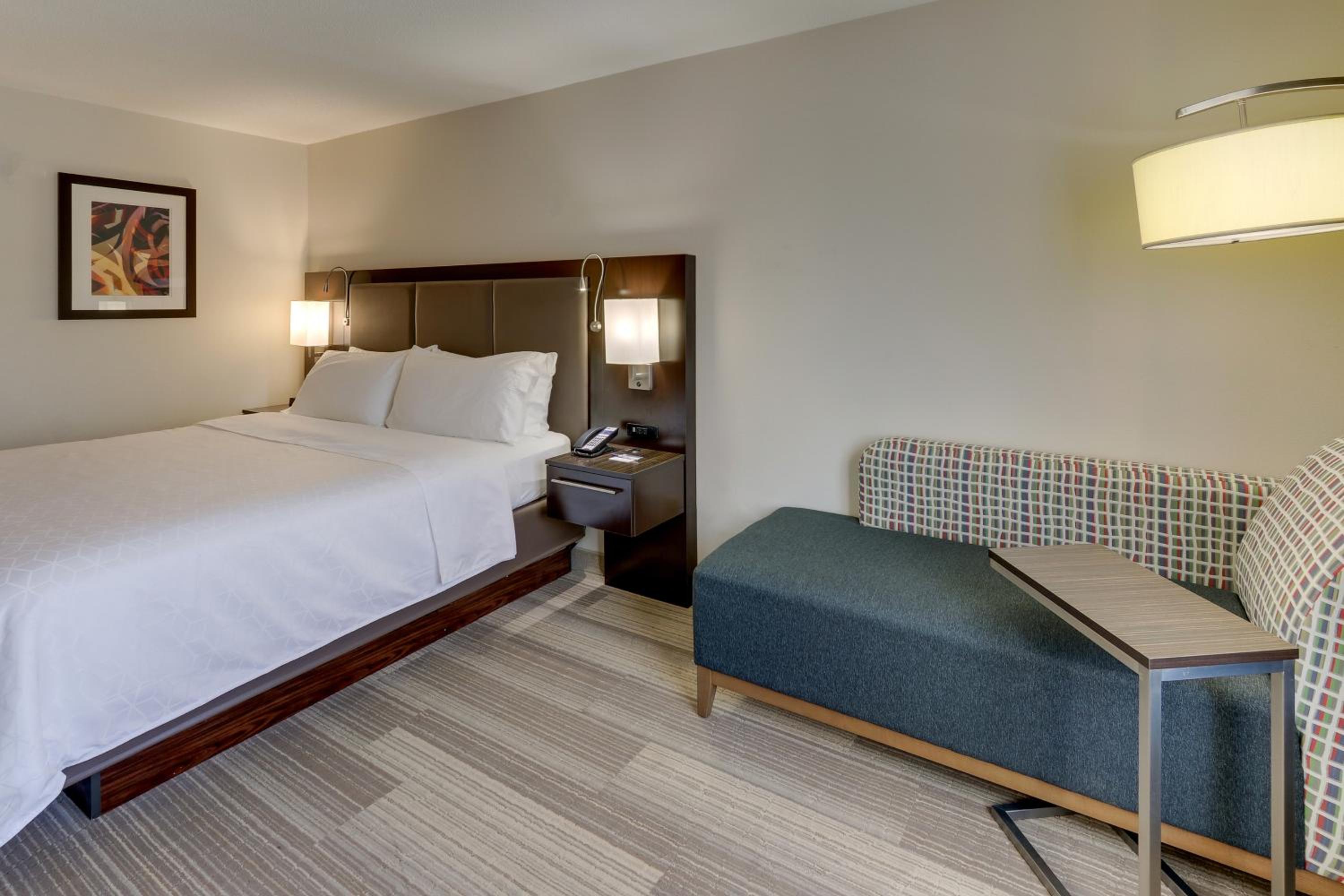 Standard King Room - Photo 1