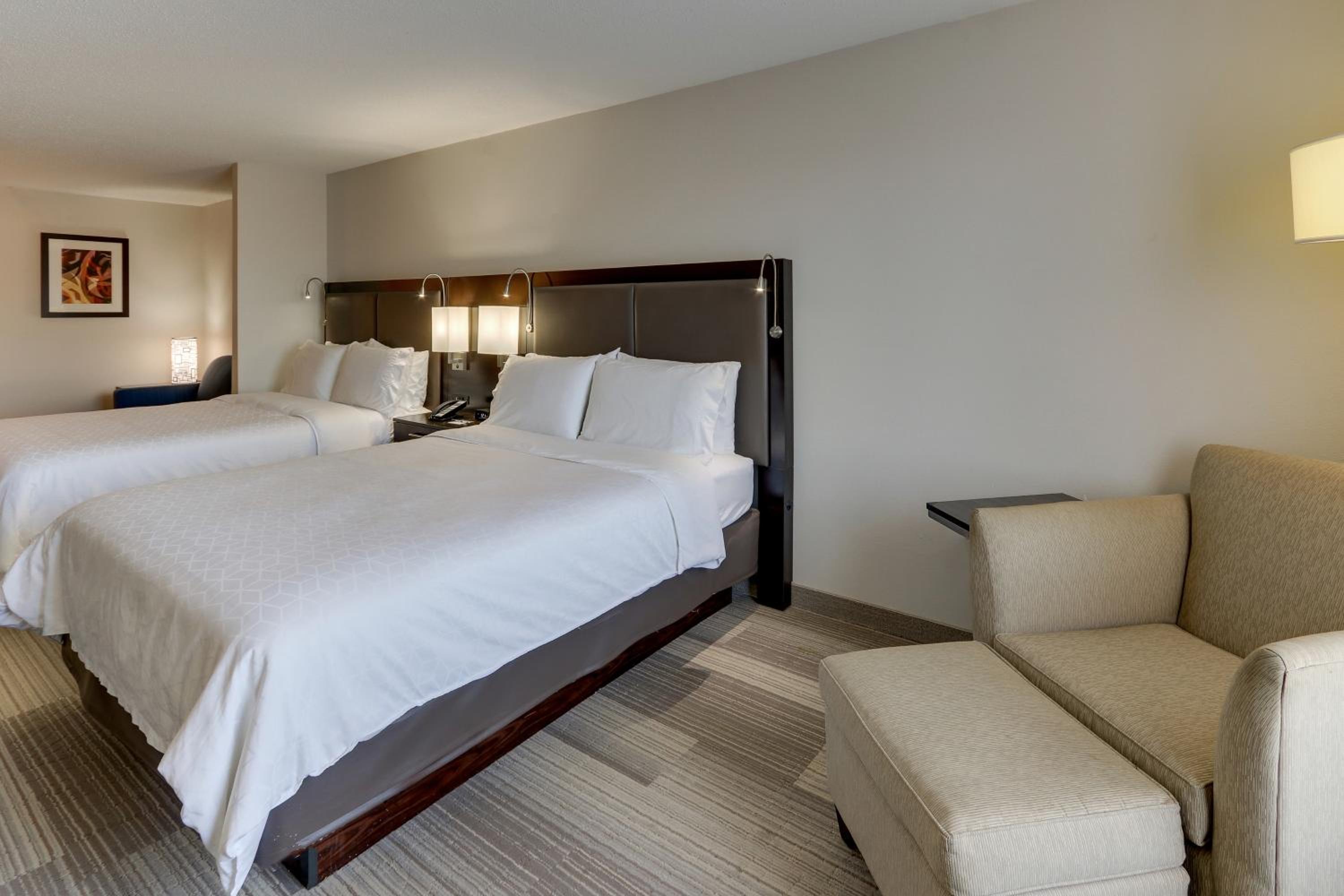 Suite with Two Queen Beds - Photo 1