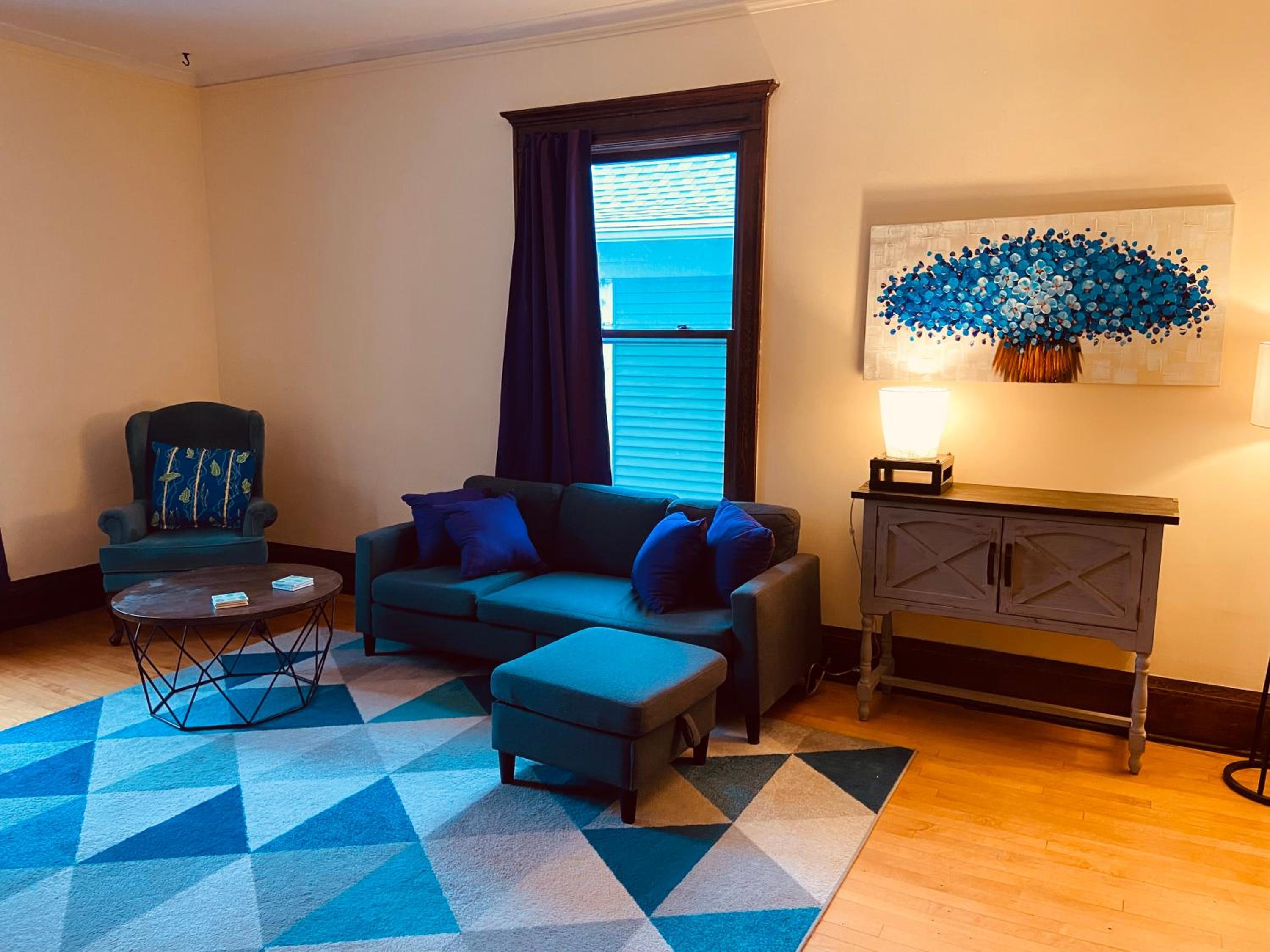 Queen Room photo 2